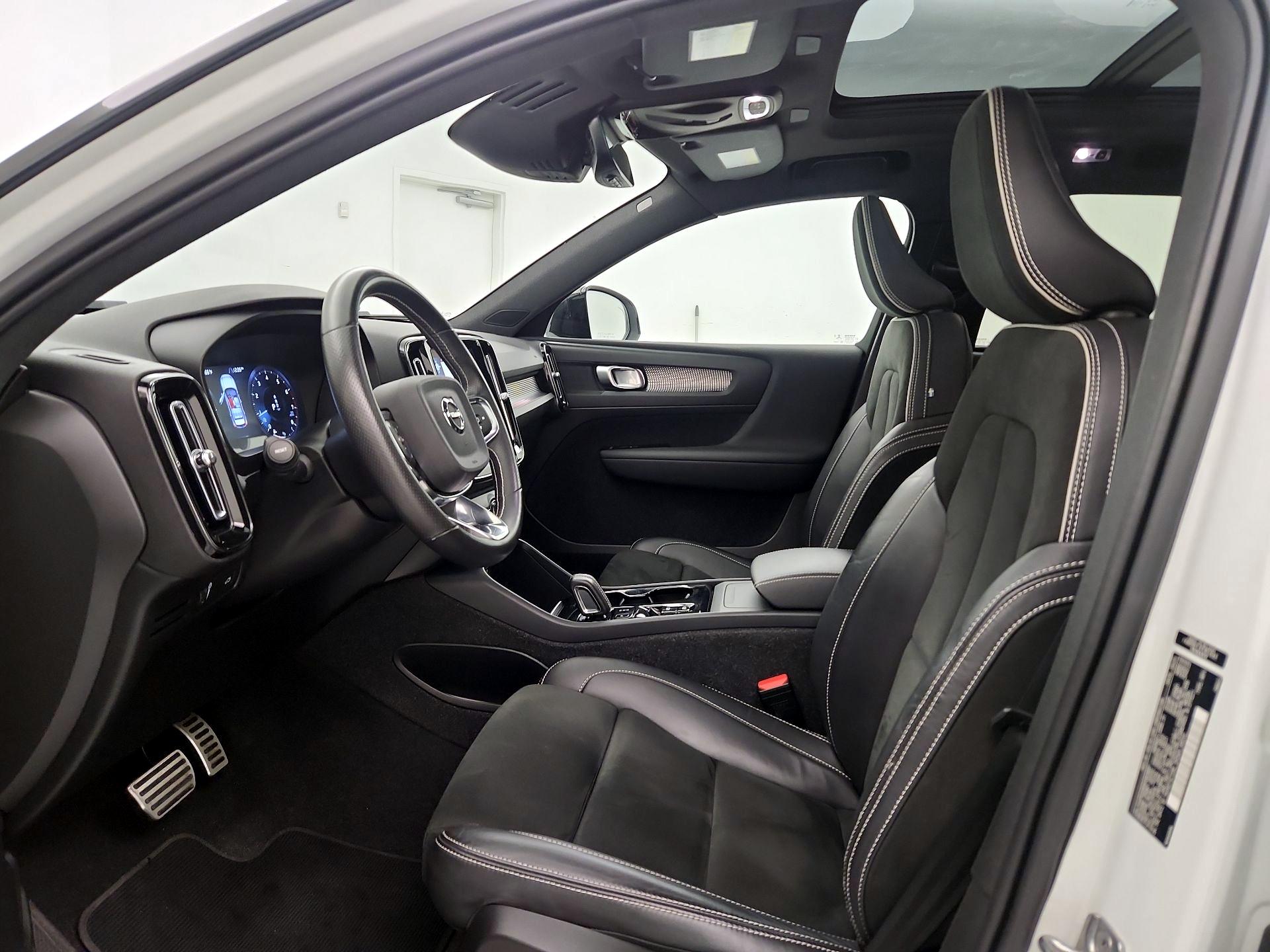 Thumbnail: 2021 Volvo XC40 - 11