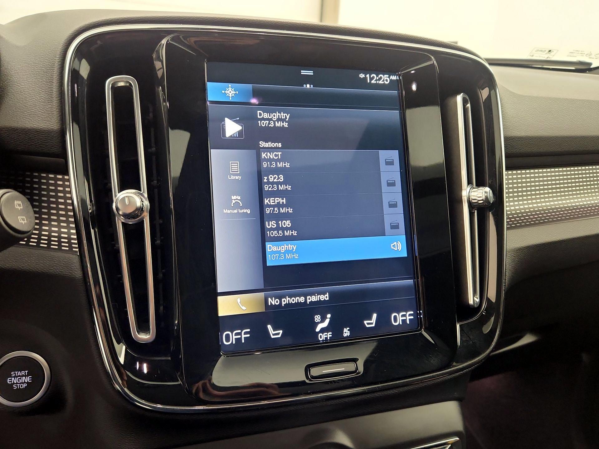 Thumbnail: 2021 Volvo XC40 - 16