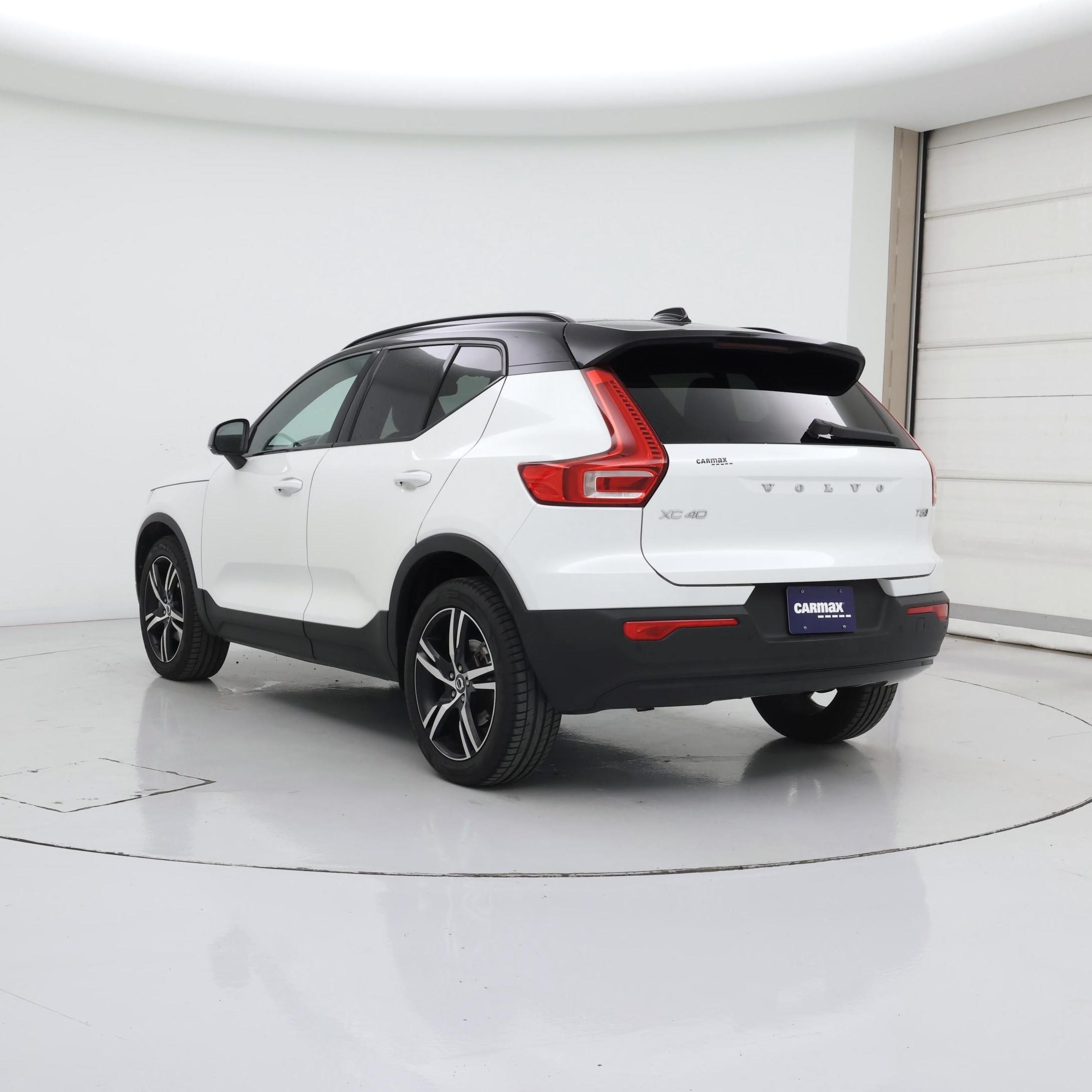 Thumbnail: 2021 Volvo XC40 - 2