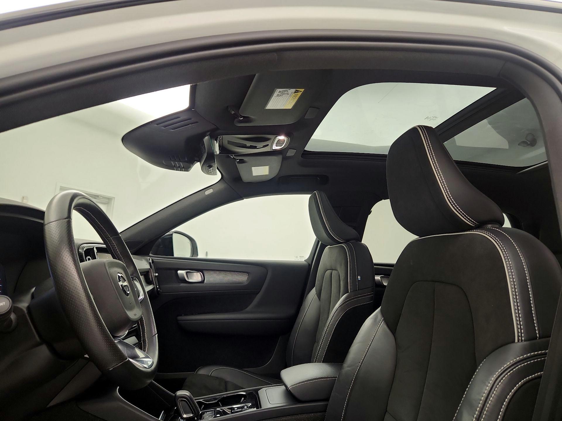 Thumbnail: 2021 Volvo XC40 - 20