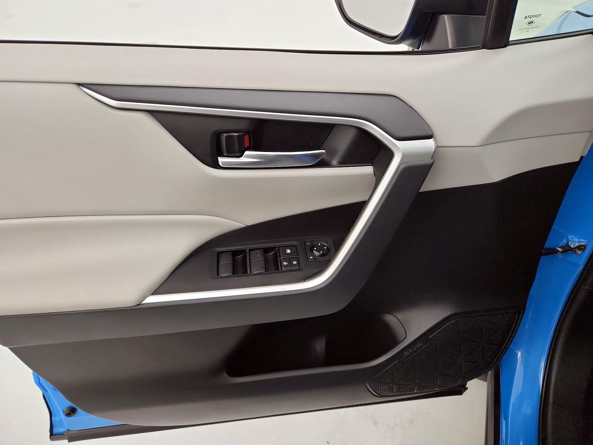 Thumbnail: 2019 Toyota RAV4 - 12