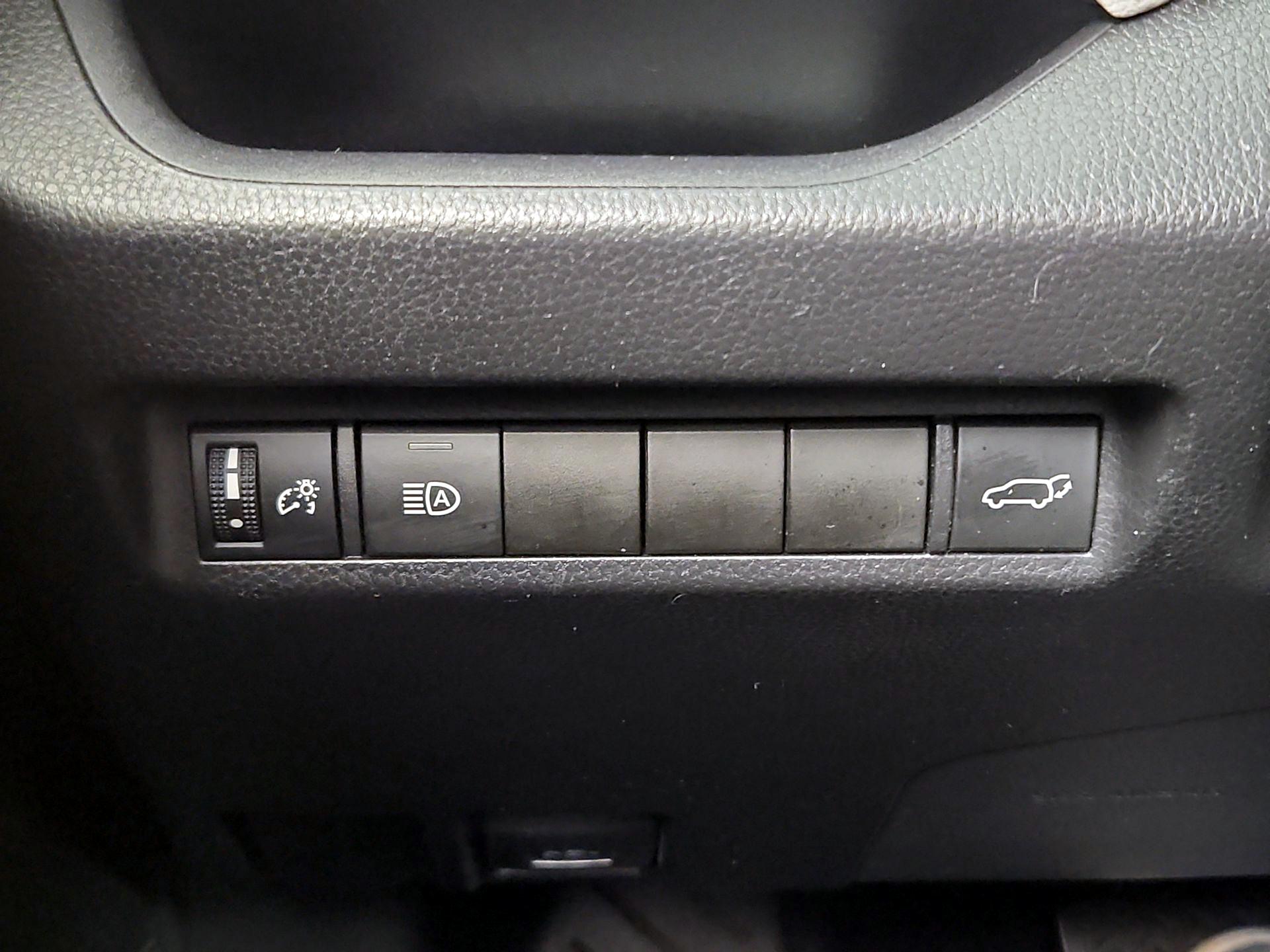 Thumbnail: 2019 Toyota RAV4 - 13