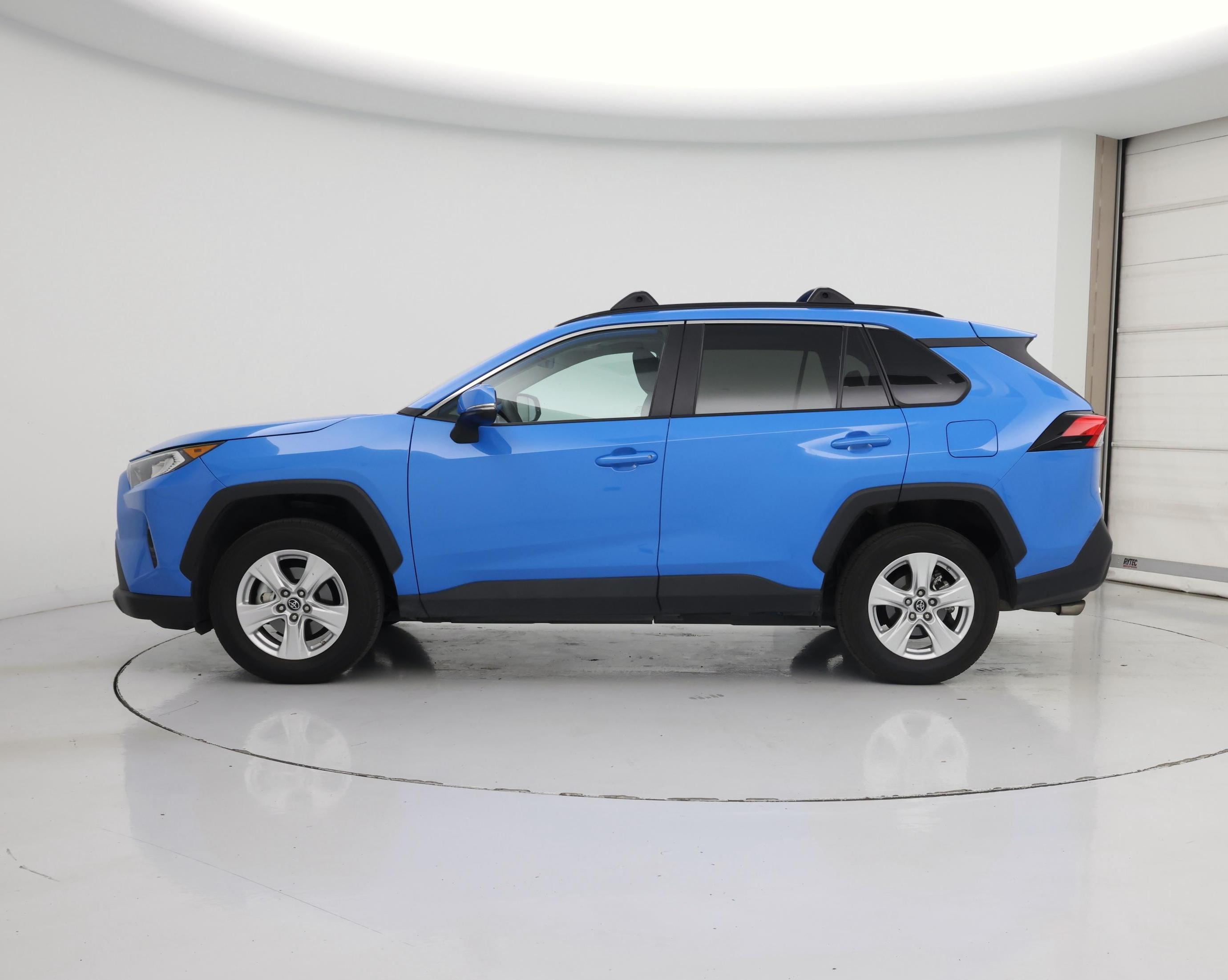 Thumbnail: 2019 Toyota RAV4 - 3