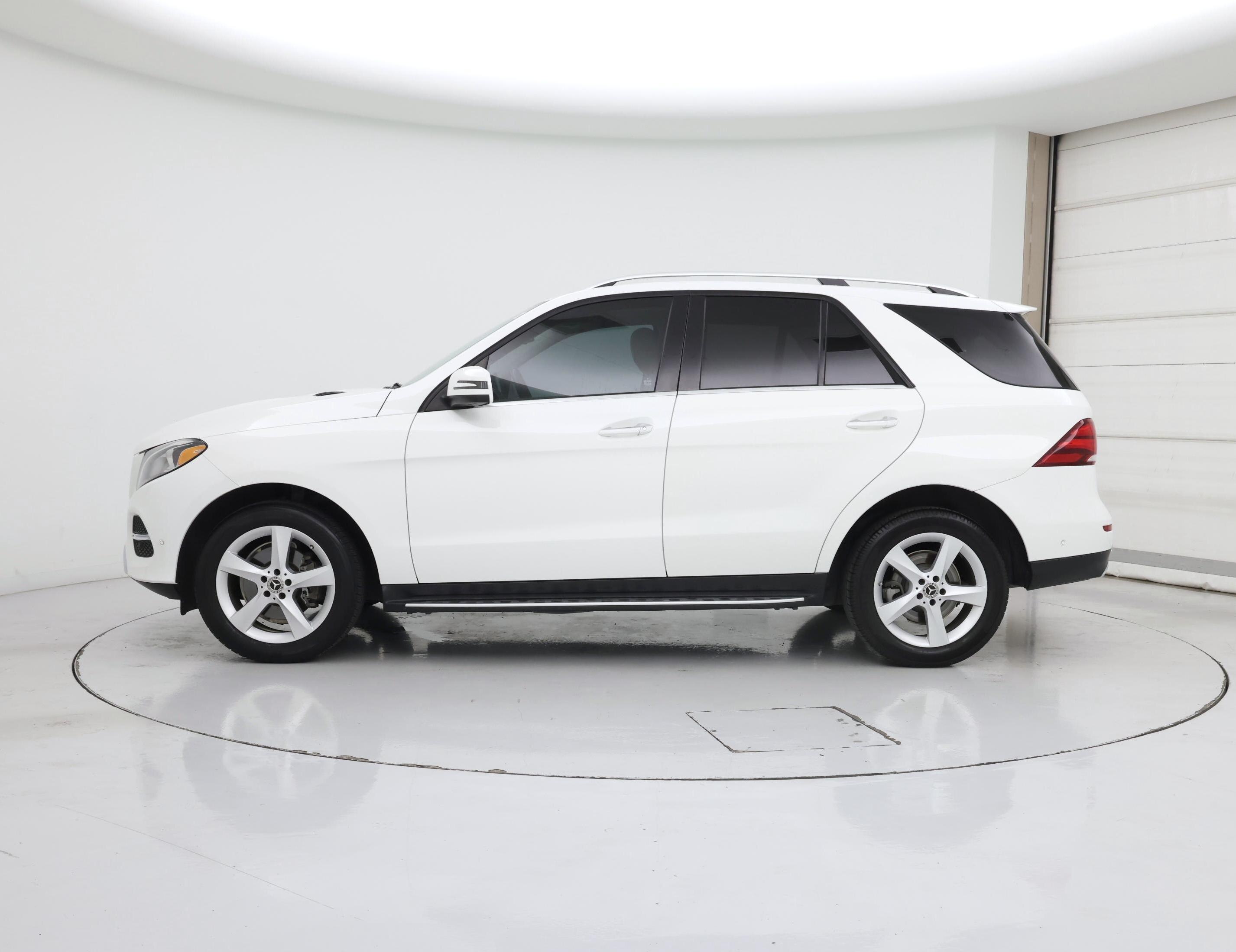 Thumbnail: 2017 Mercedes-Benz GLE - 3