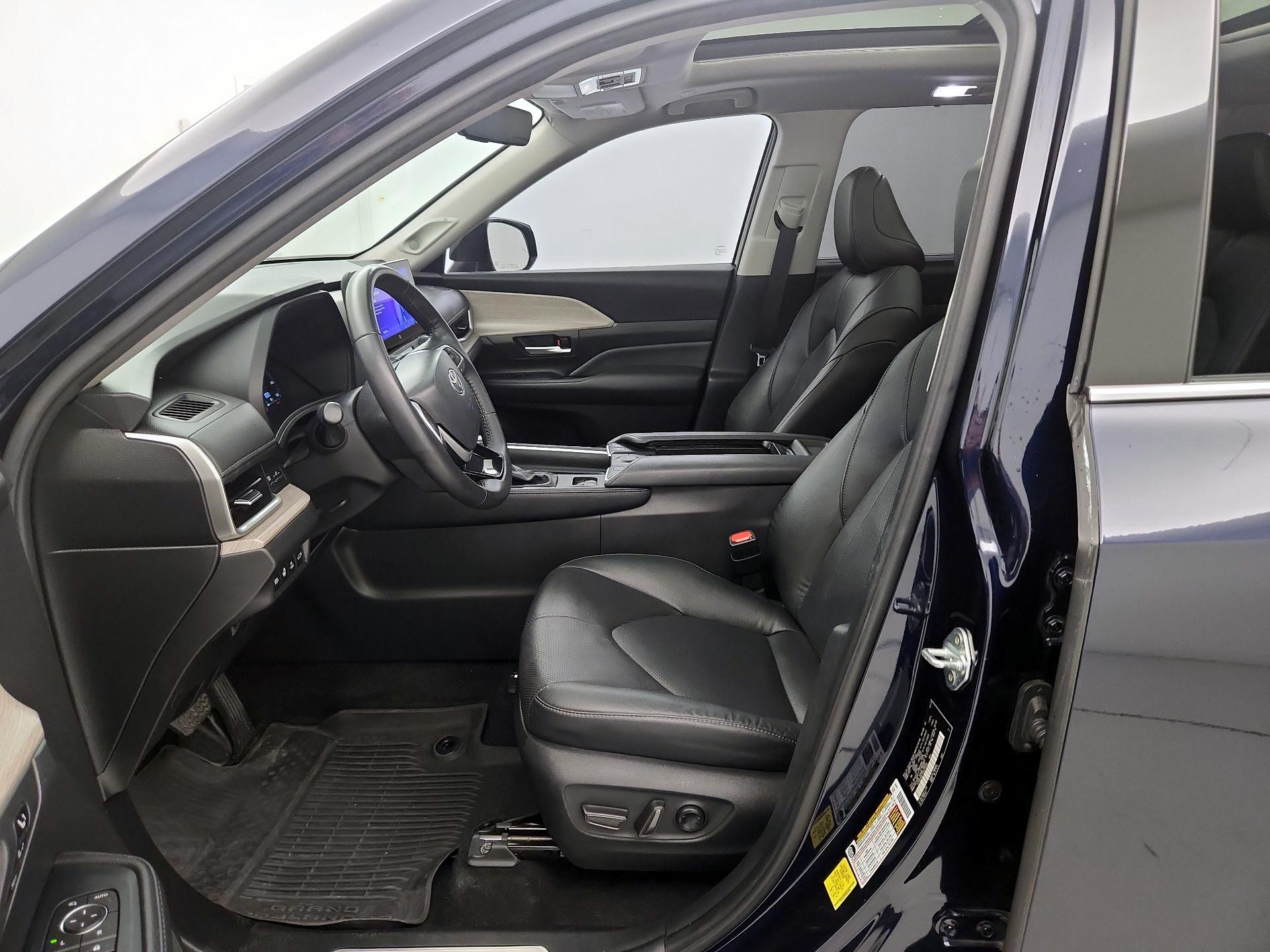 Thumbnail: 2024 Toyota Highlander - 11