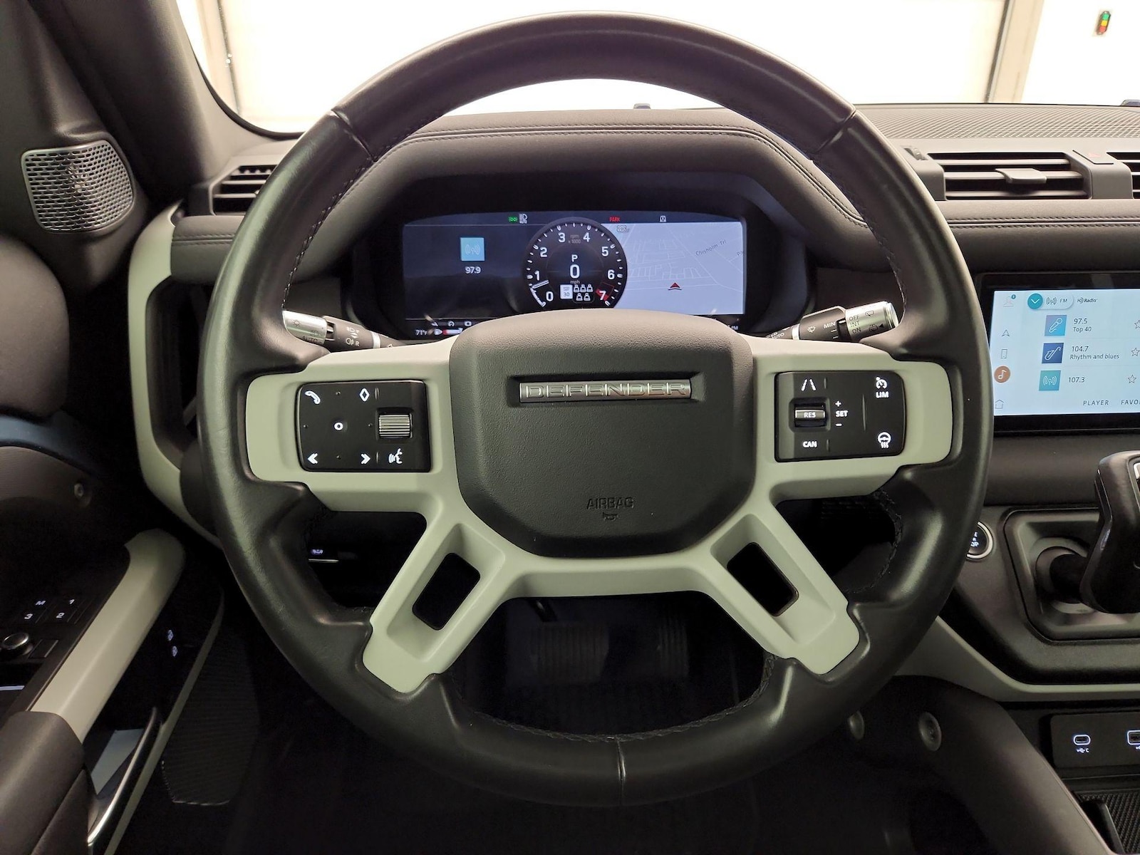 2020 Land Rover Defender SE - Photo 11