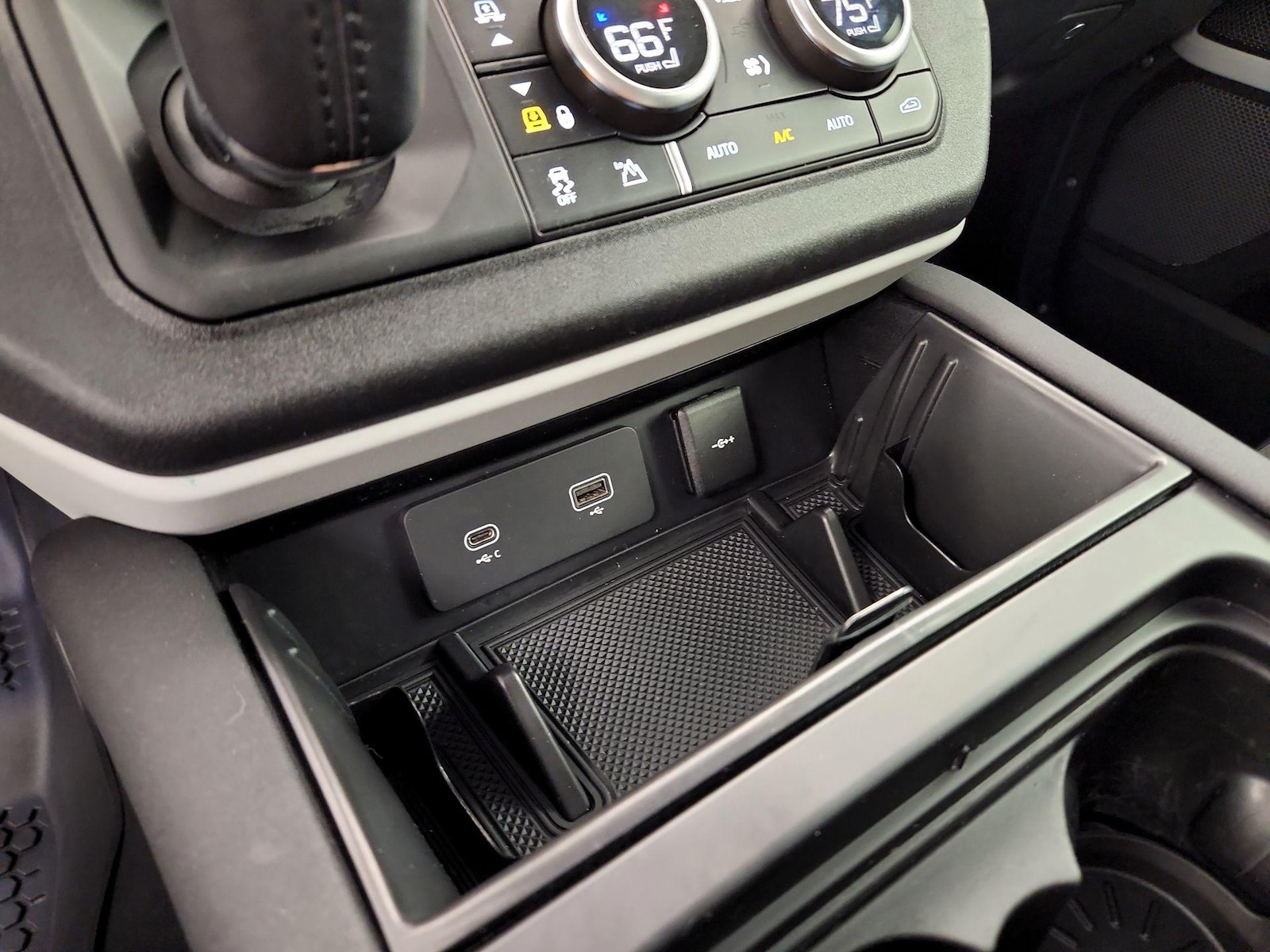 2020 Land Rover Defender SE - Photo 19