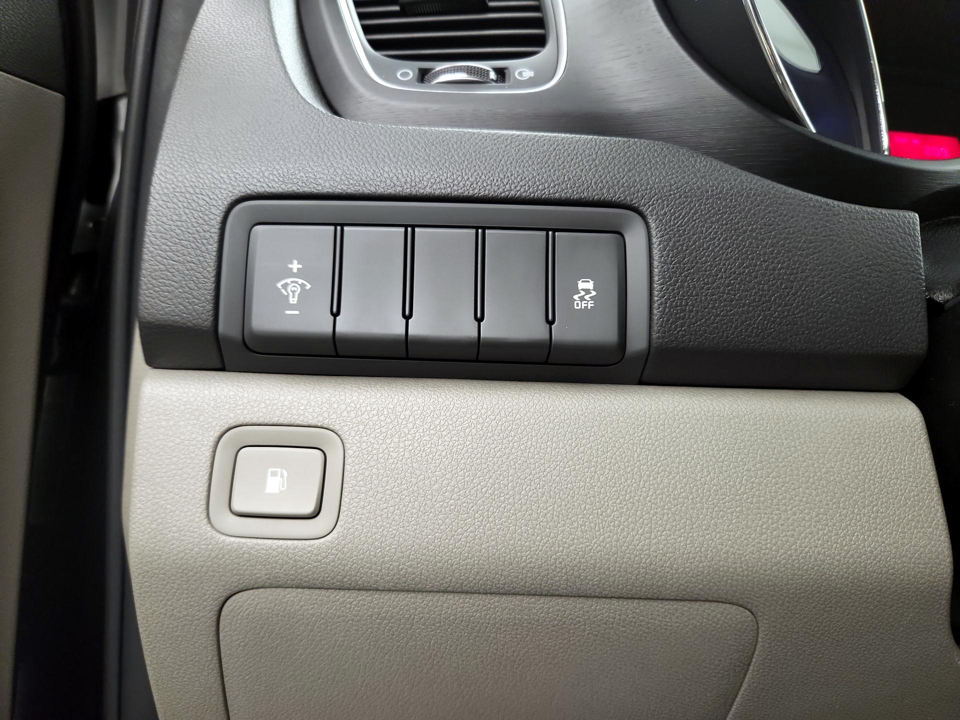 Thumbnail: 2016 Kia Sedona - 13