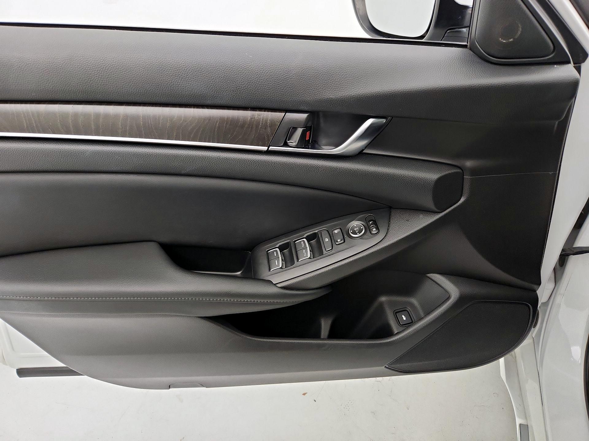 Thumbnail: 2018 Honda Accord - 12