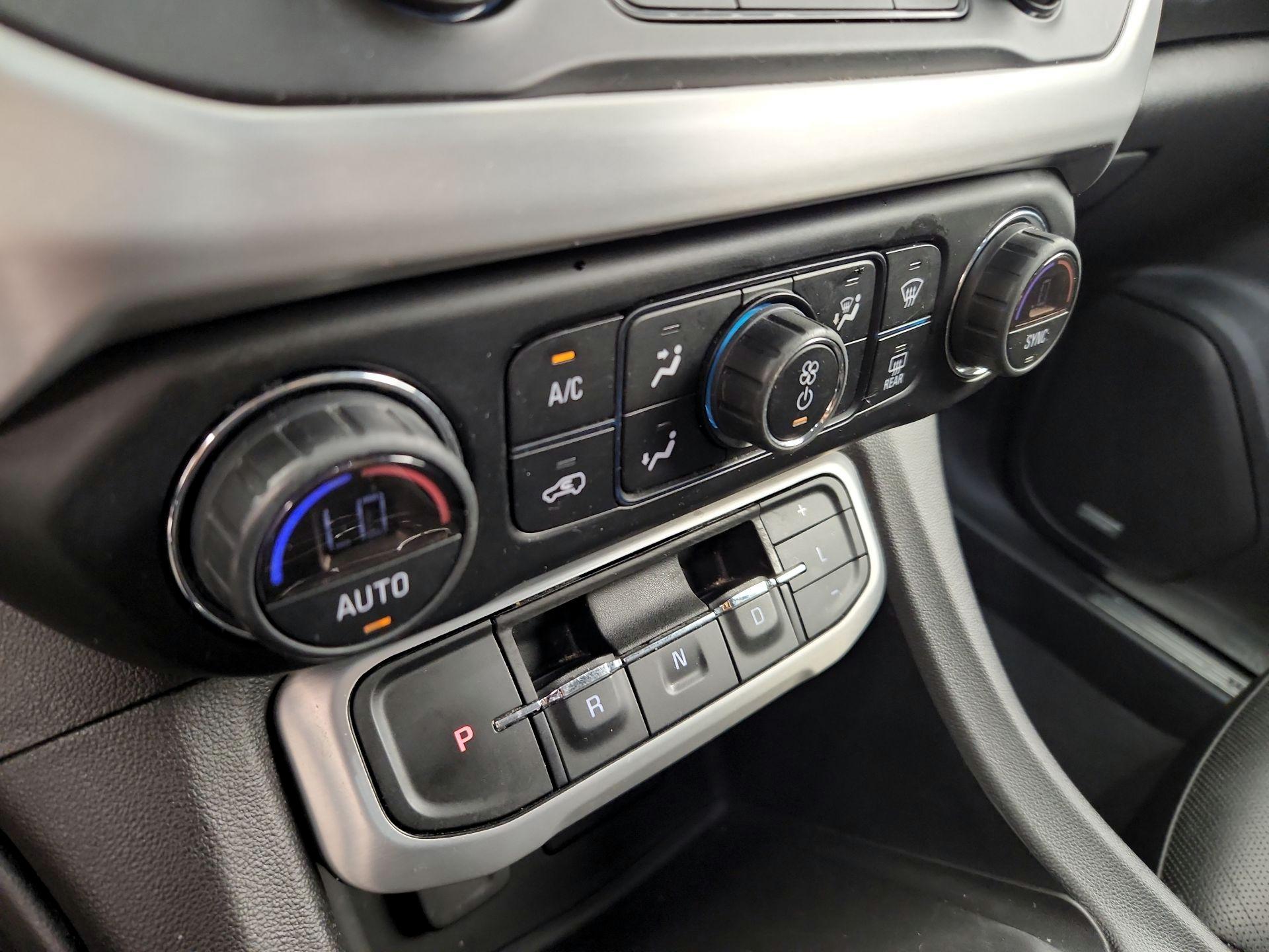 Thumbnail: 2022 GMC Acadia - 16