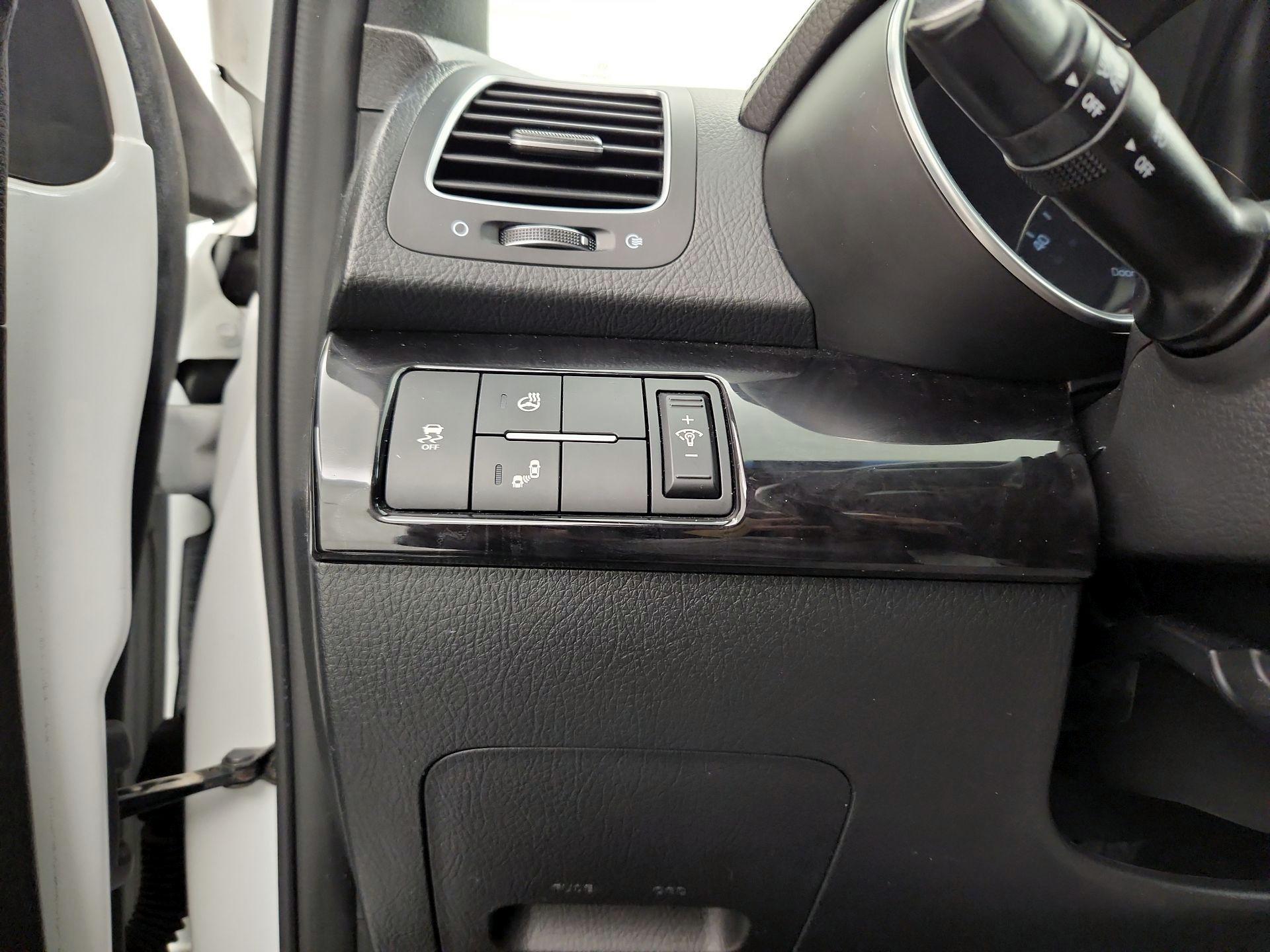 Thumbnail: 2014 Kia Sorento - 13