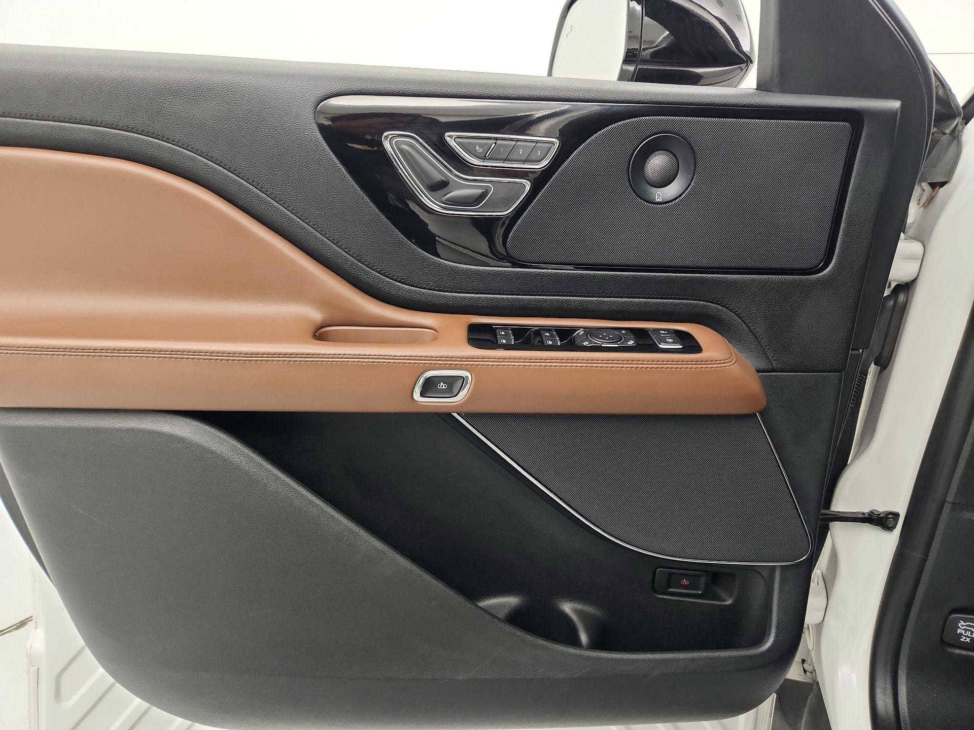 Thumbnail: 2021 Lincoln Aviator - 12