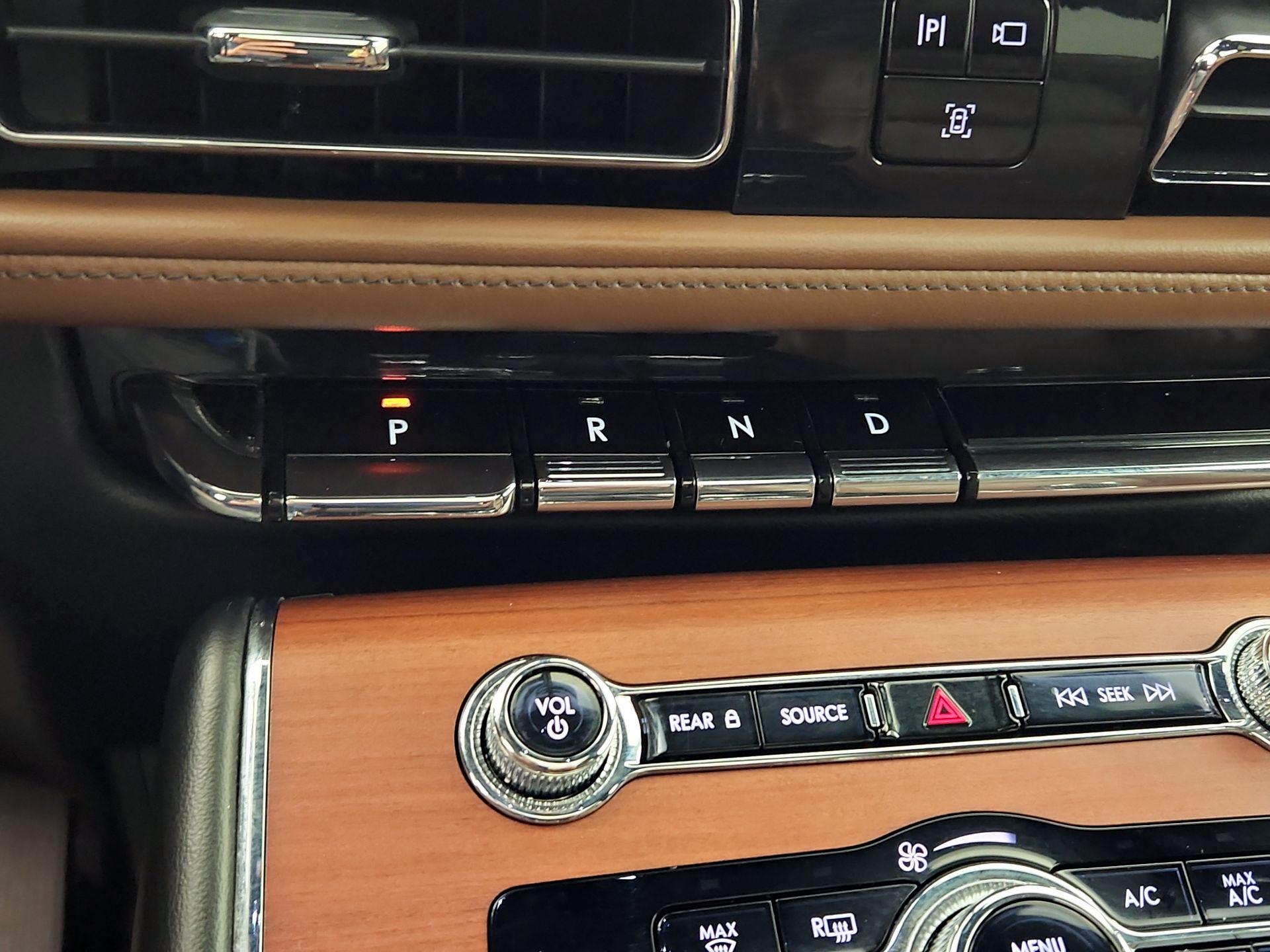 Thumbnail: 2021 Lincoln Aviator - 18