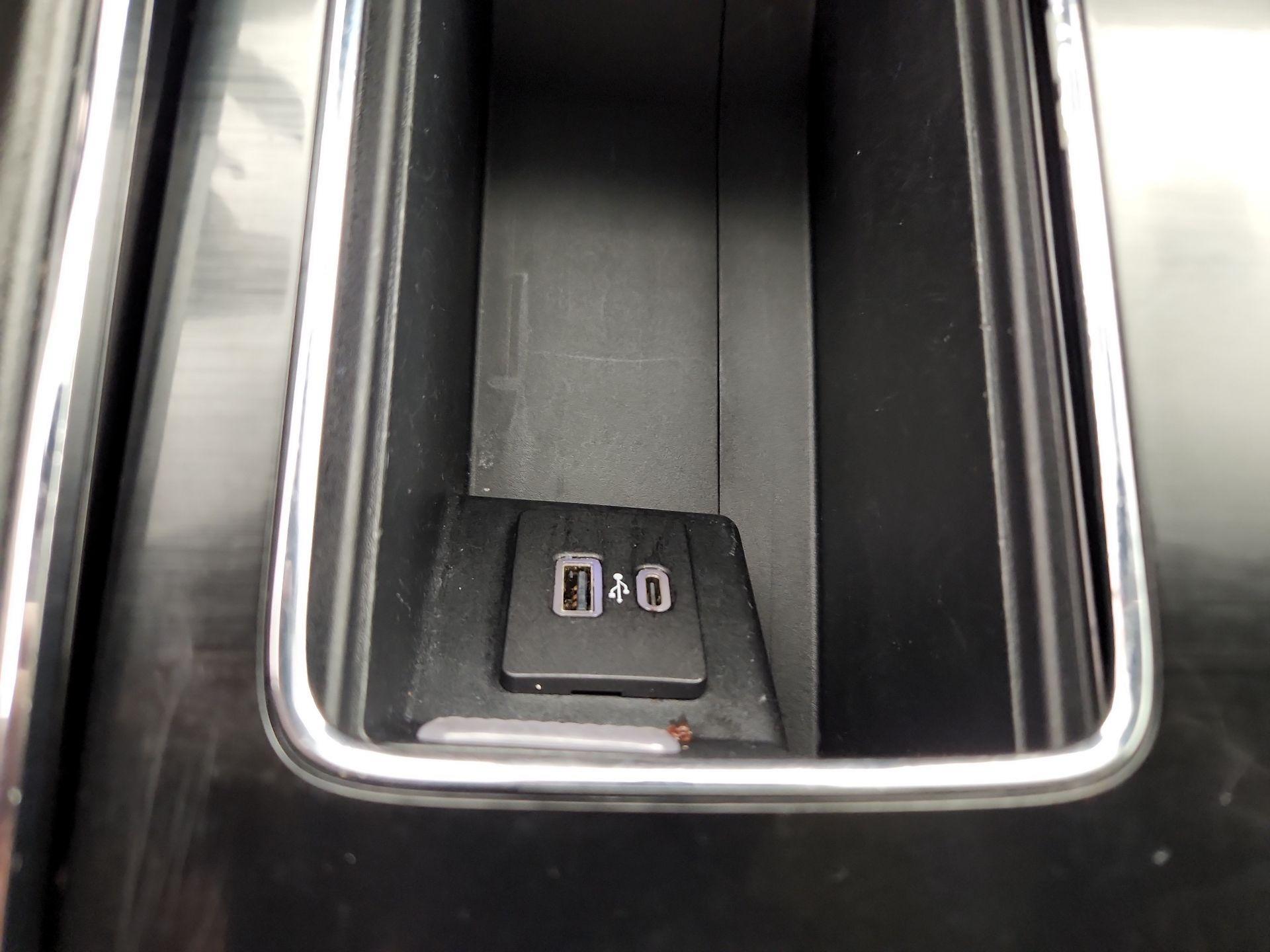 Thumbnail: 2021 Lincoln Aviator - 19