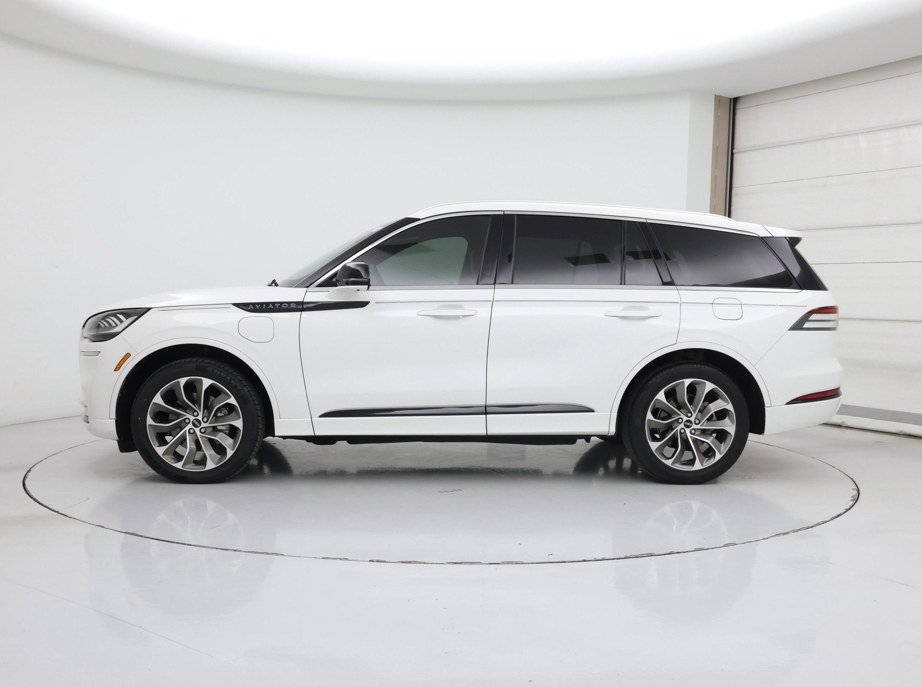 Thumbnail: 2021 Lincoln Aviator - 3