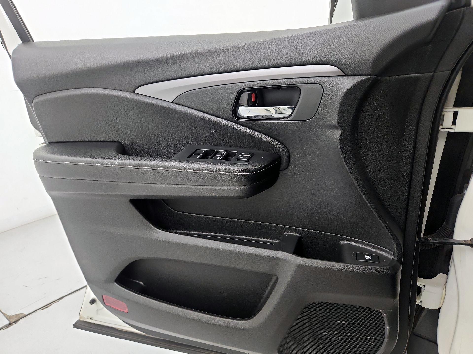 Thumbnail: 2017 Honda Ridgeline - 12