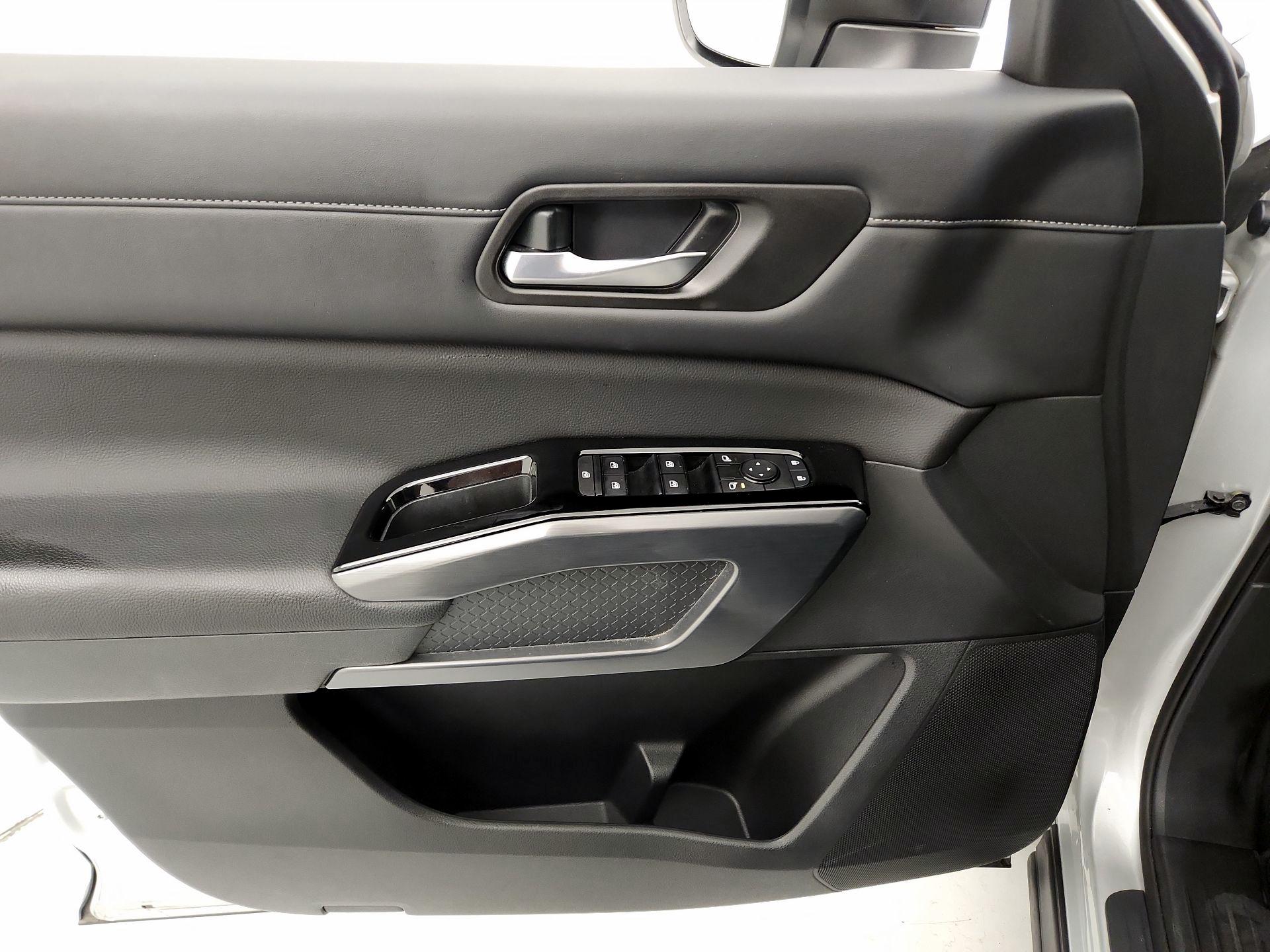 Thumbnail: 2023 Nissan Pathfinder - 12