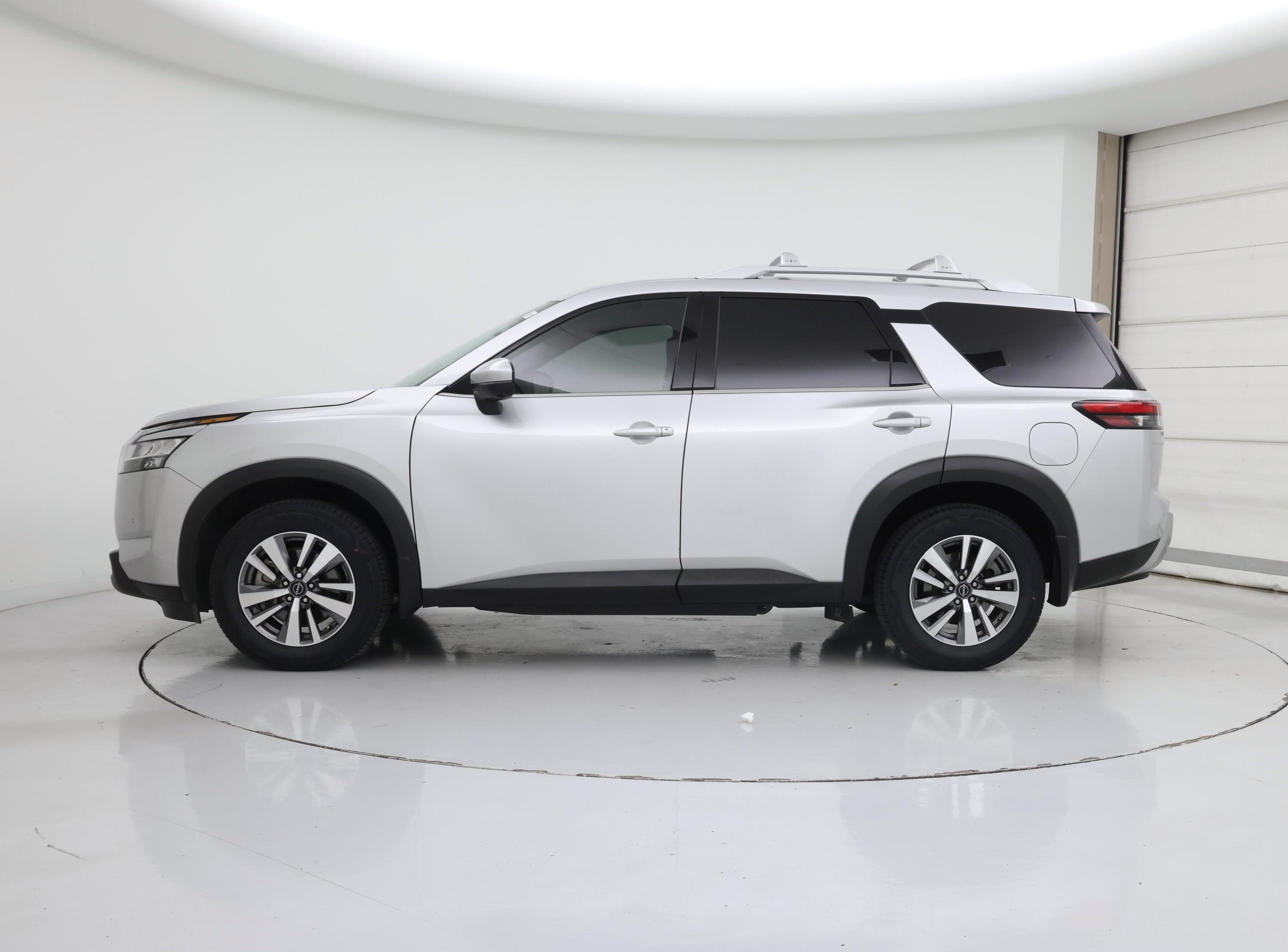 Thumbnail: 2023 Nissan Pathfinder - 3