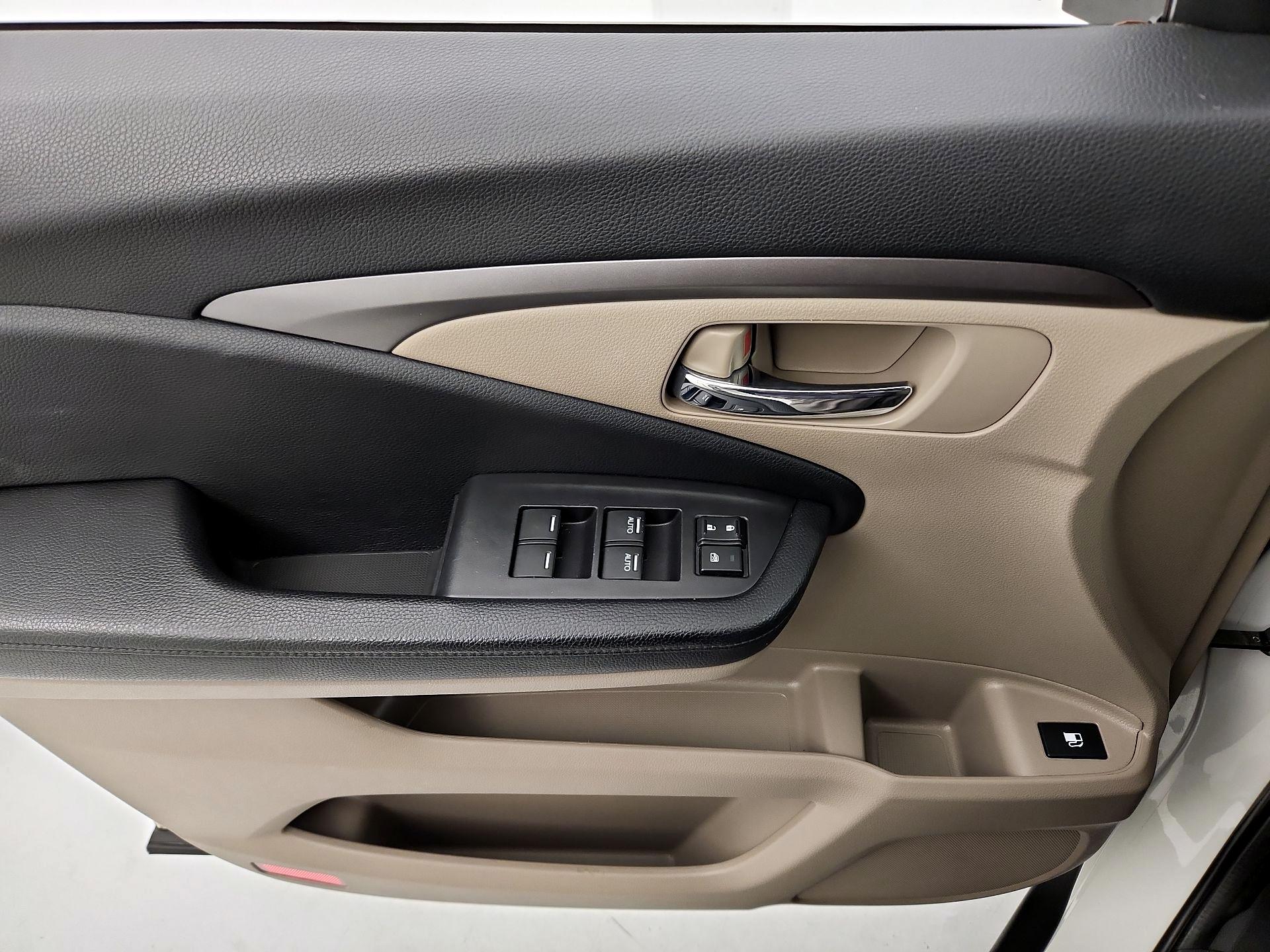 Thumbnail: 2019 Honda Pilot - 12