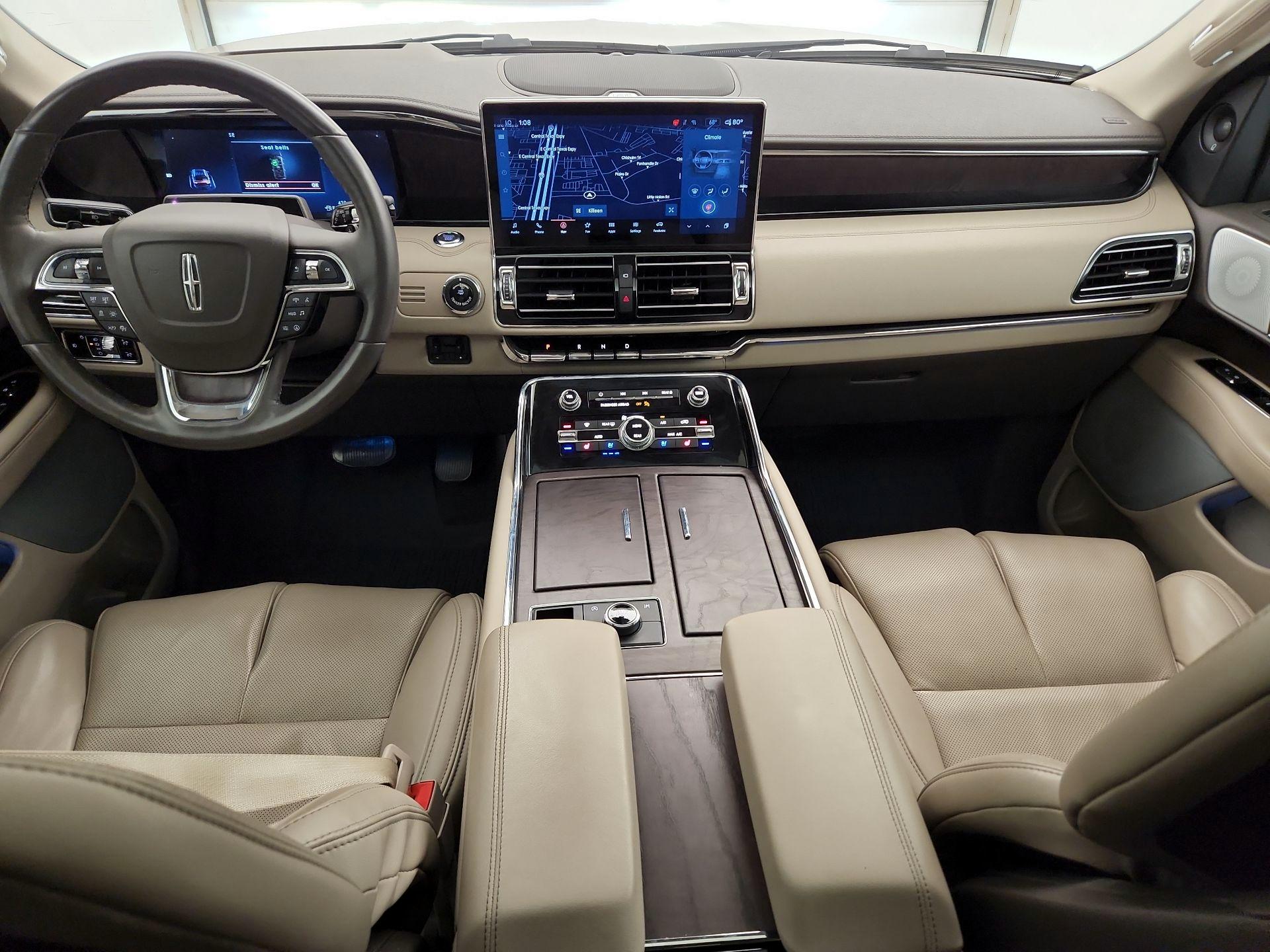 Thumbnail: 2024 Lincoln Navigator L - 9