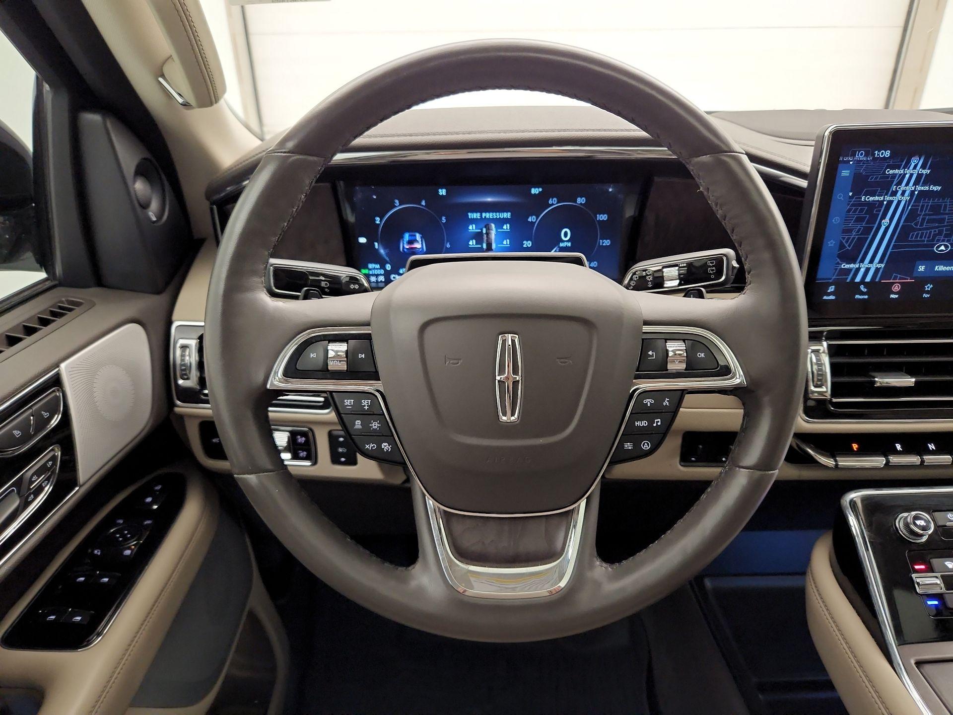 Thumbnail: 2024 Lincoln Navigator L - 10