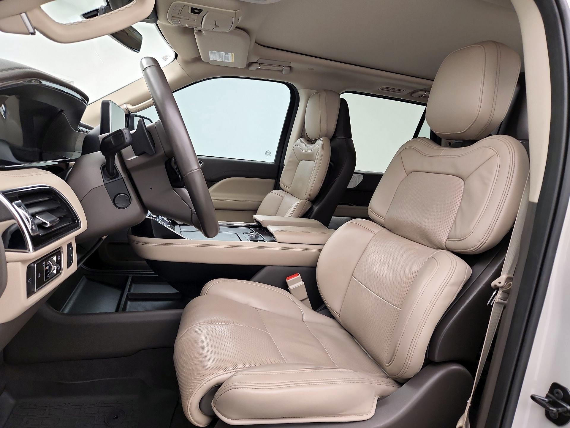 Thumbnail: 2024 Lincoln Navigator L - 11