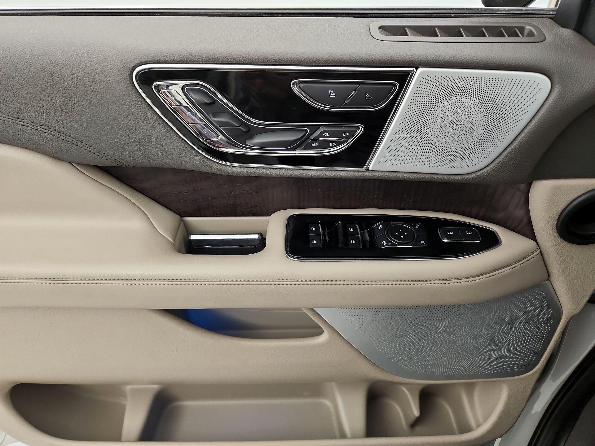 Thumbnail: 2024 Lincoln Navigator L - 12