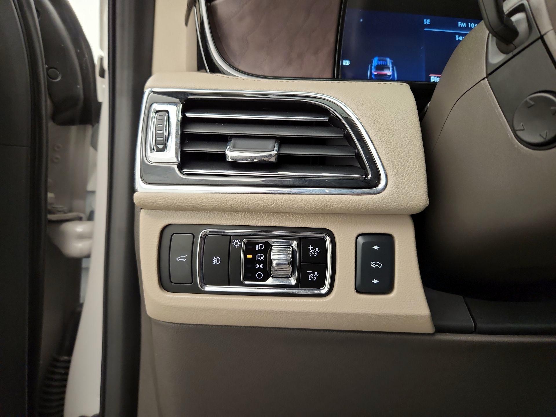 Thumbnail: 2024 Lincoln Navigator L - 13