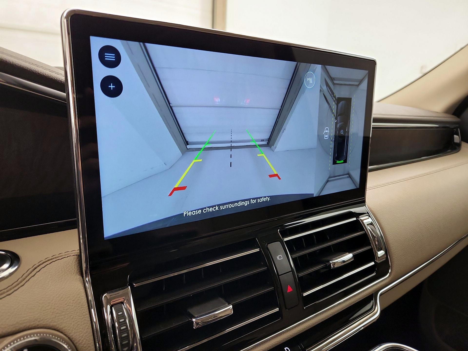 Thumbnail: 2024 Lincoln Navigator L - 15