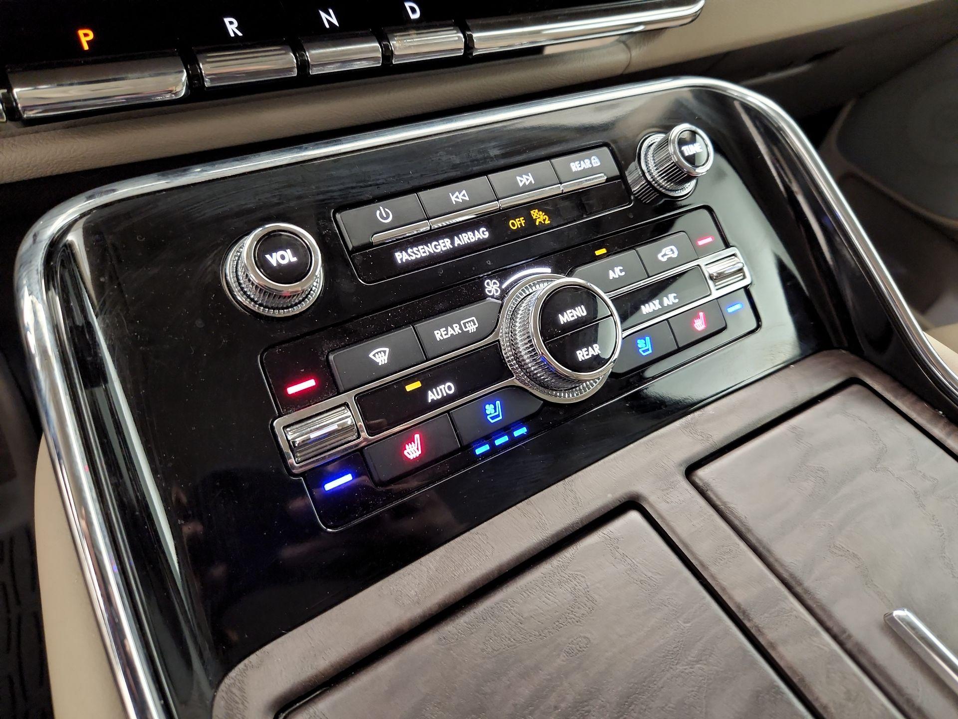 Thumbnail: 2024 Lincoln Navigator L - 17