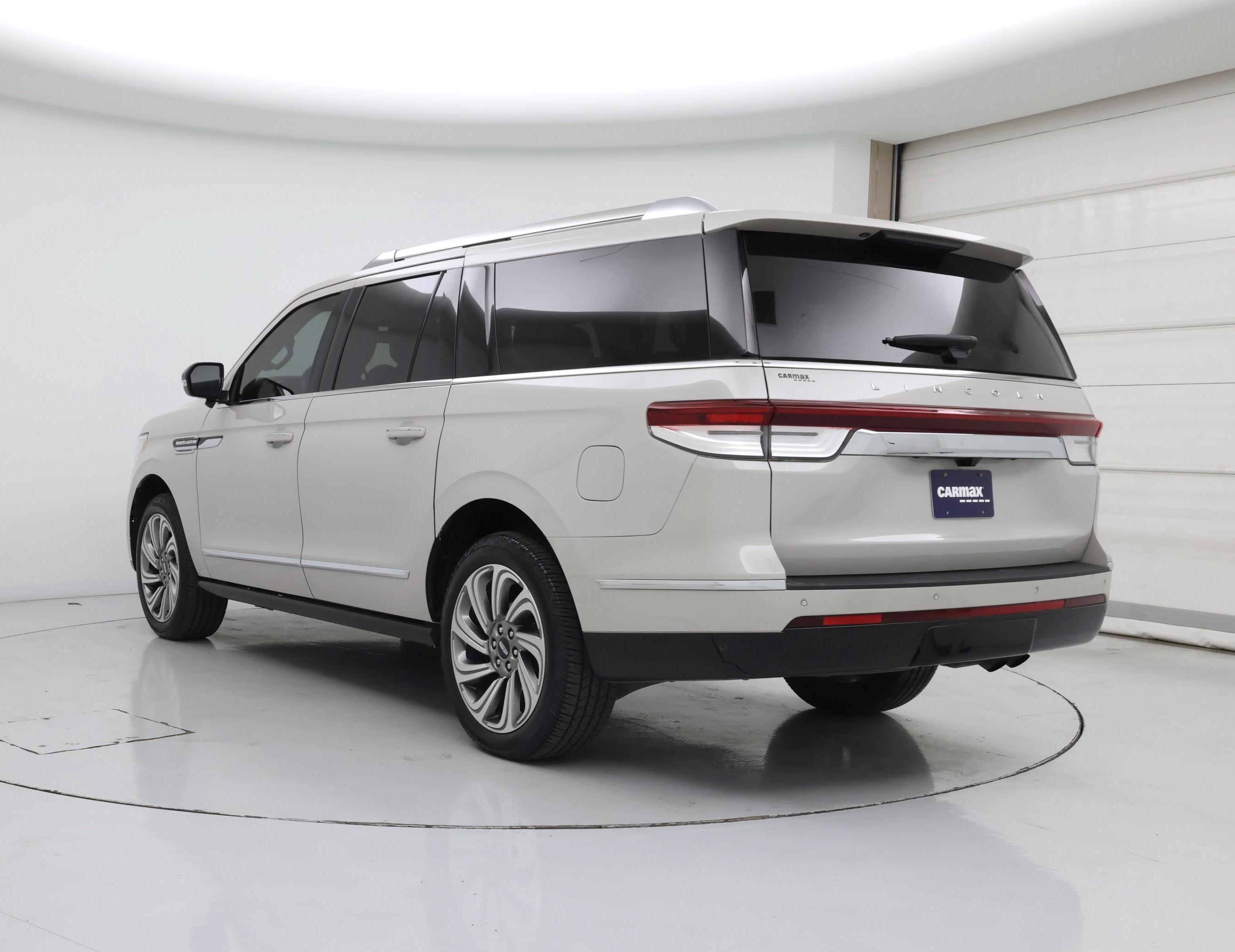 Thumbnail: 2024 Lincoln Navigator L - 2