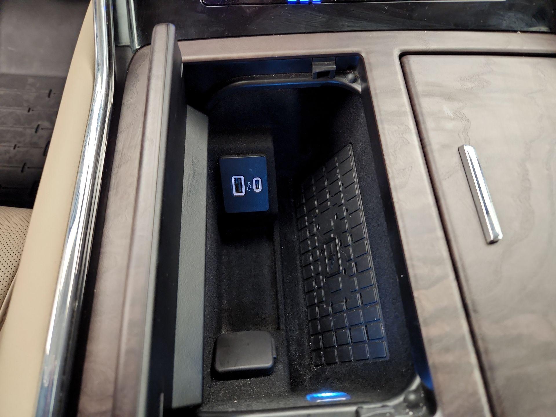 Thumbnail: 2024 Lincoln Navigator L - 19