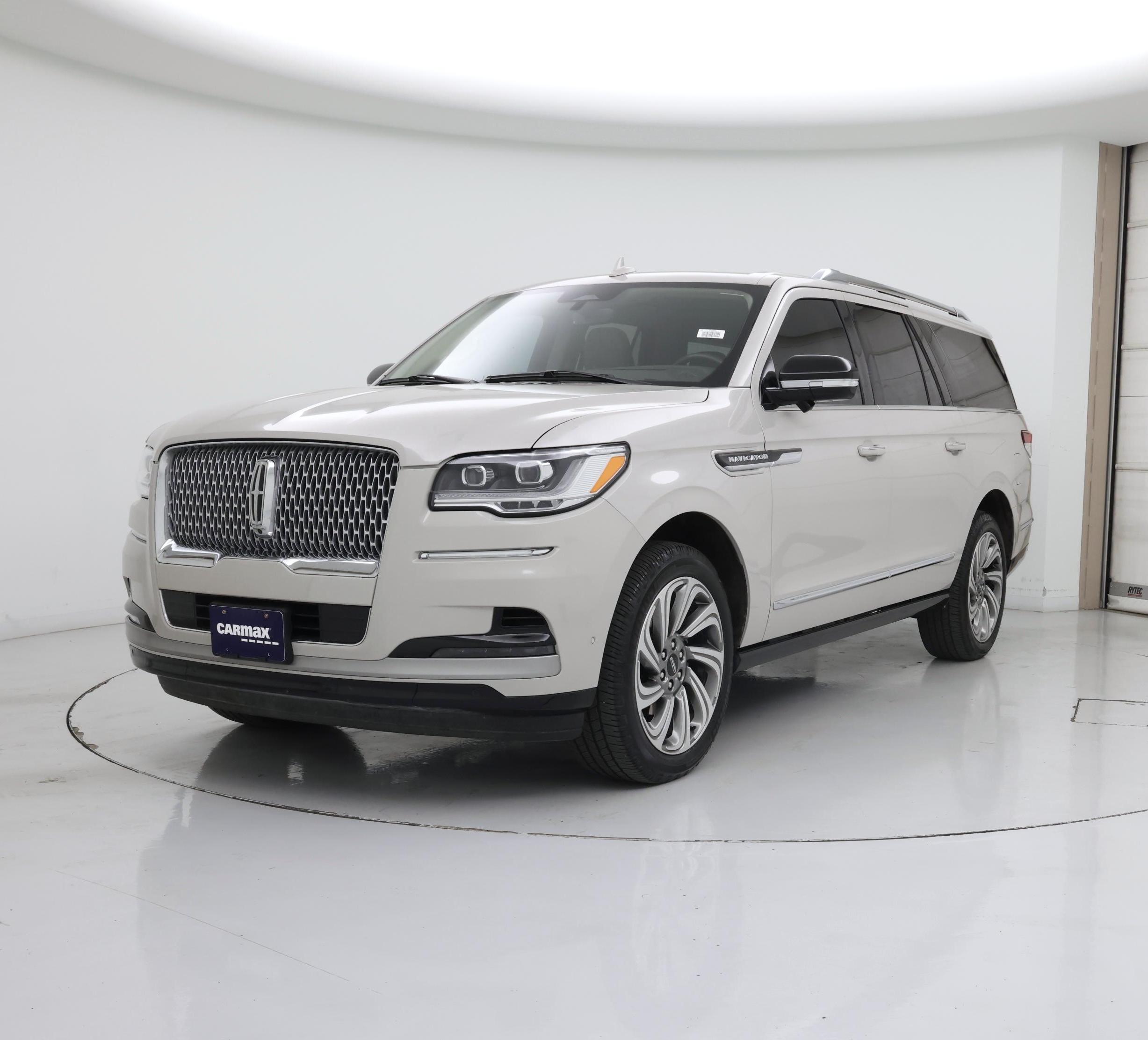 Thumbnail: 2024 Lincoln Navigator L - 4