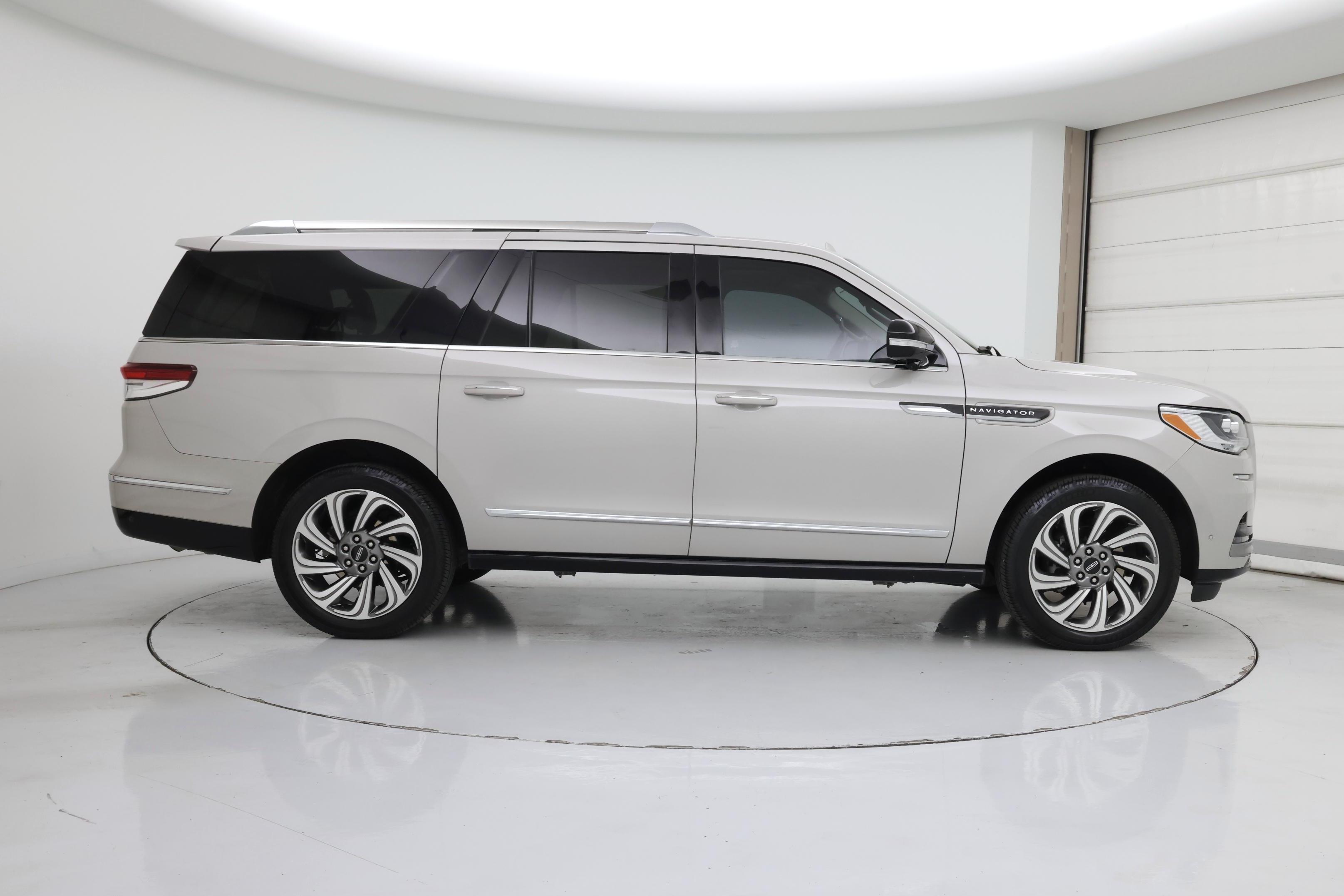 Thumbnail: 2024 Lincoln Navigator L - 7