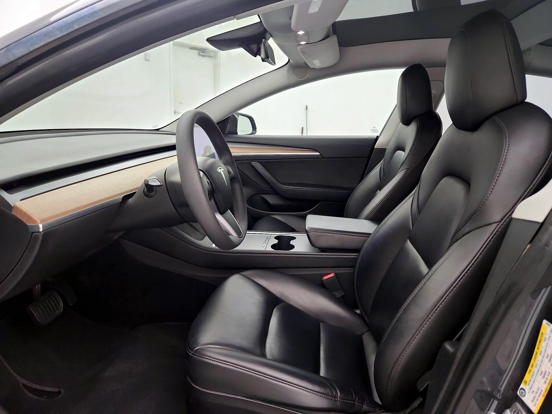 Thumbnail: 2022 Tesla Model 3 - 11