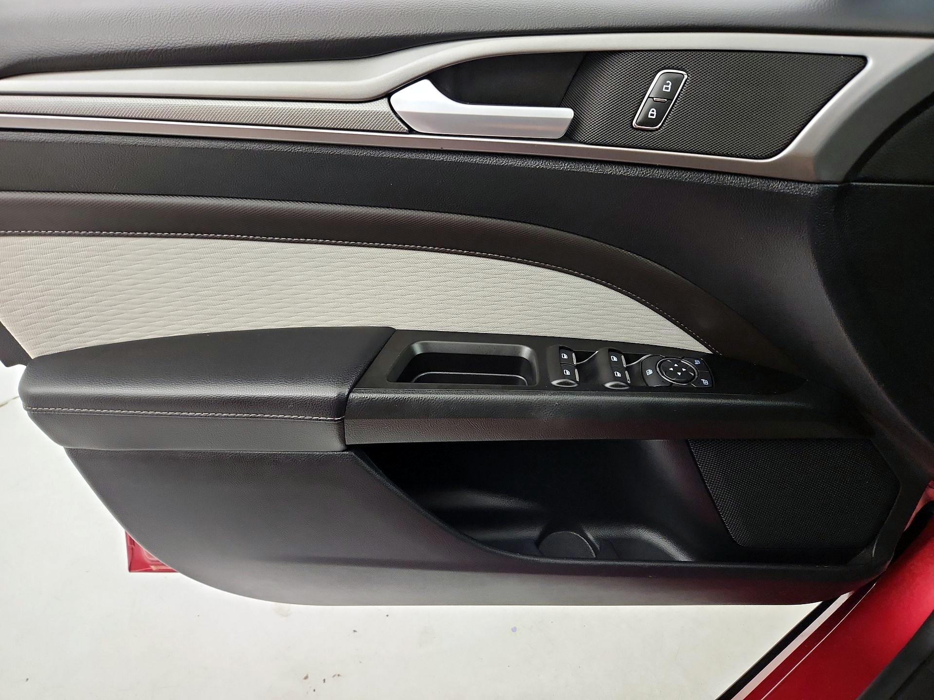 Thumbnail: 2020 Ford Fusion - 12