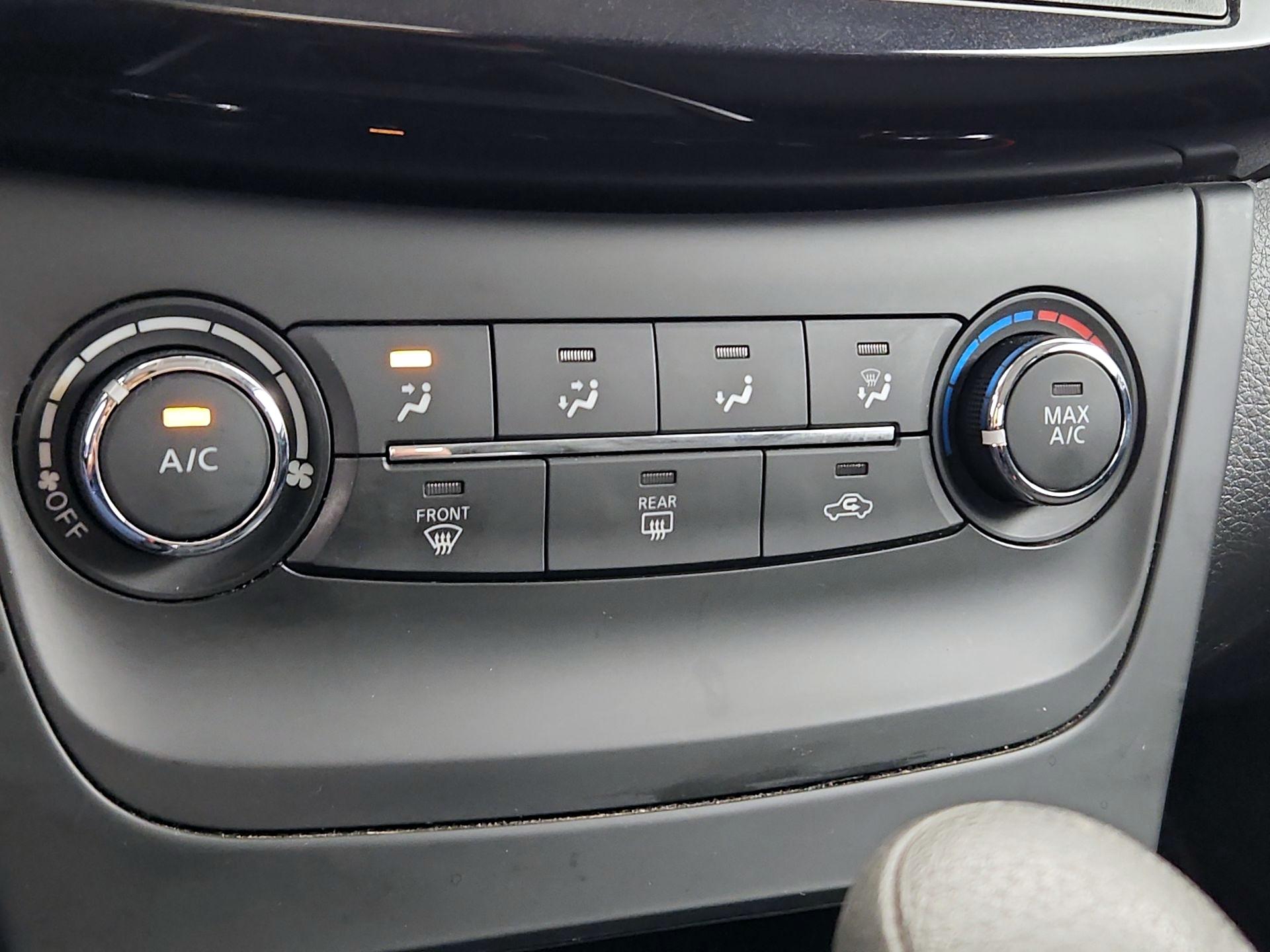 Thumbnail: 2019 Nissan Sentra - 16