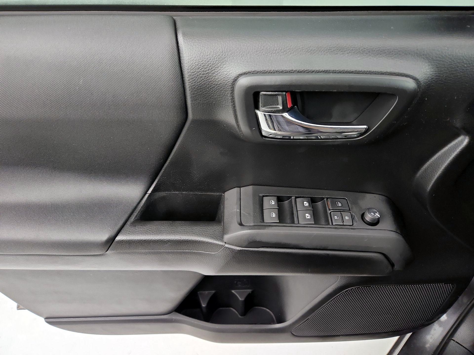 Thumbnail: 2021 Toyota Tacoma - 12