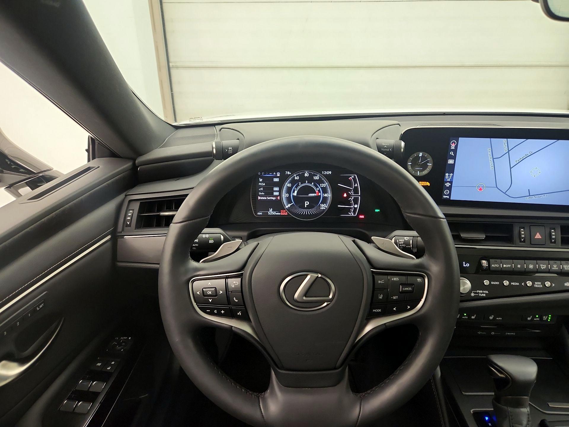 Thumbnail: 2022 Lexus ES - 10