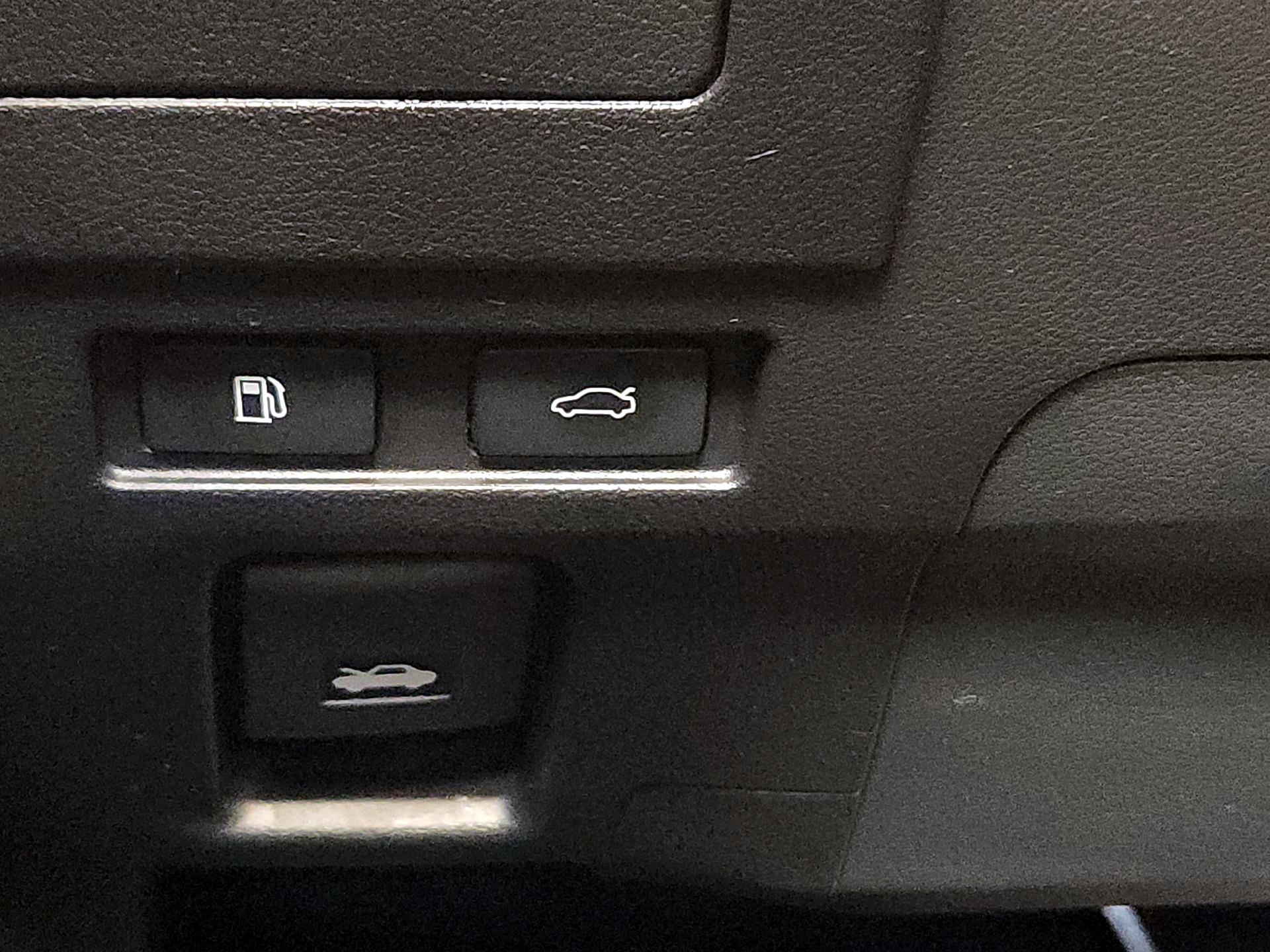 Thumbnail: 2022 Lexus ES - 13