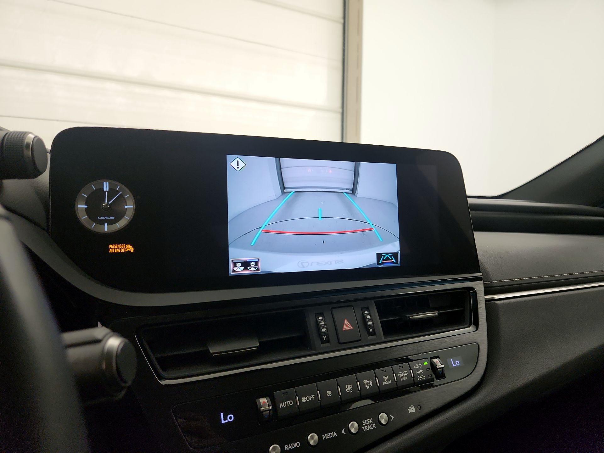 Thumbnail: 2022 Lexus ES - 15