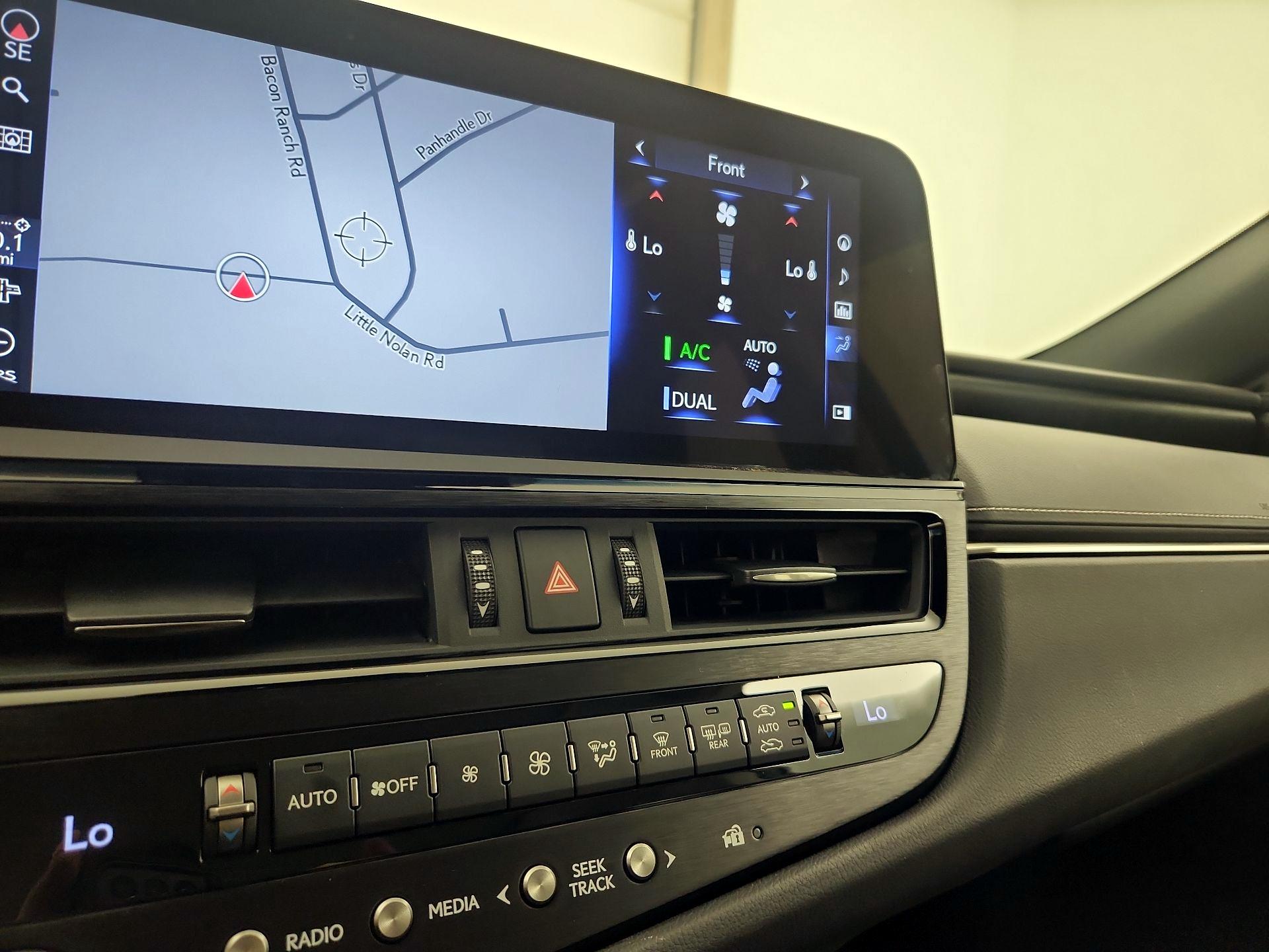 Thumbnail: 2022 Lexus ES - 17