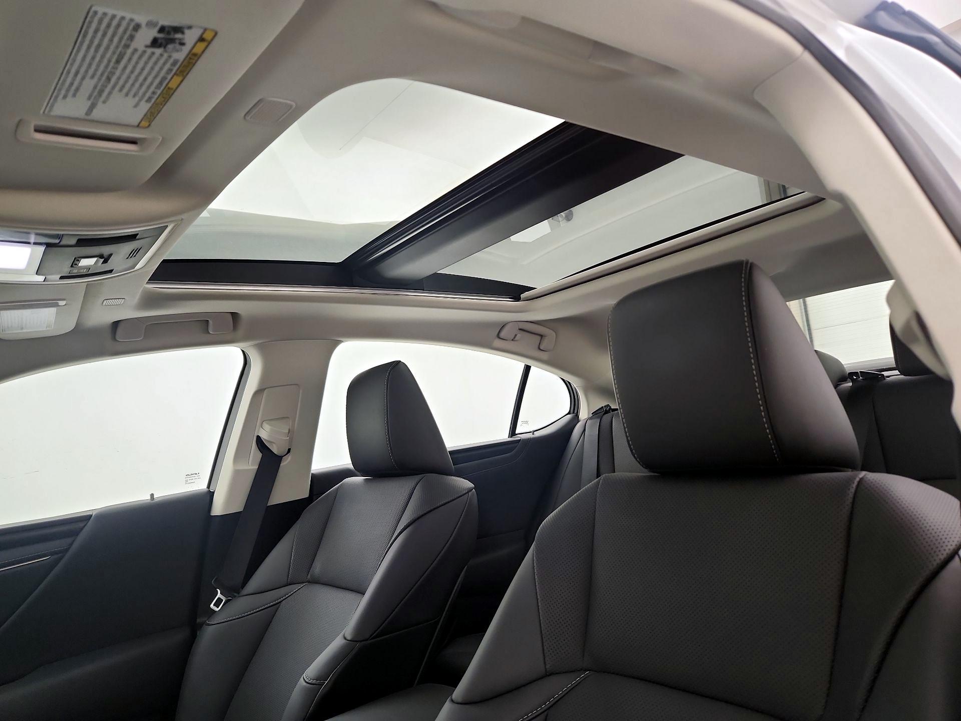 Thumbnail: 2022 Lexus ES - 20