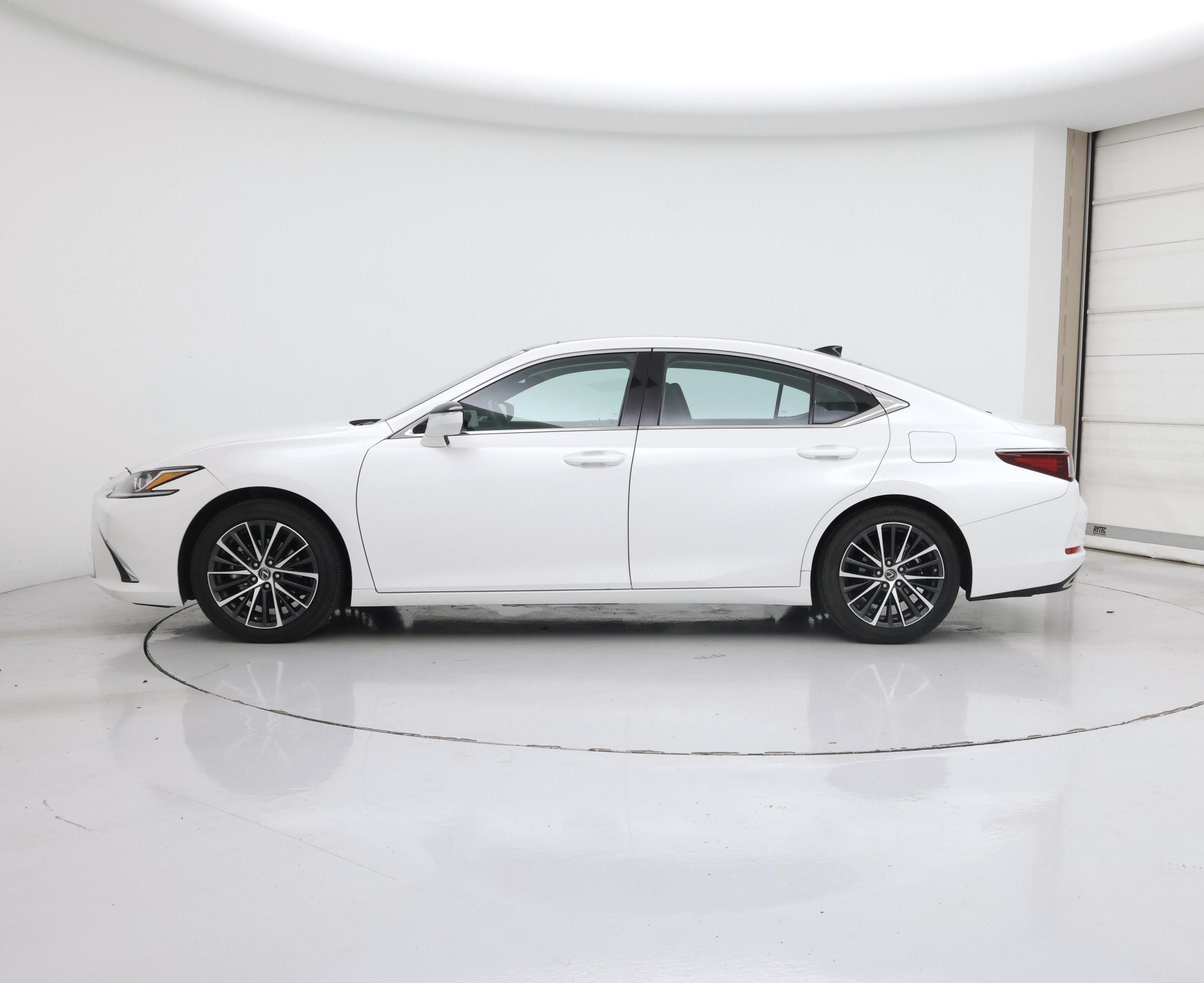 Thumbnail: 2022 Lexus ES - 3