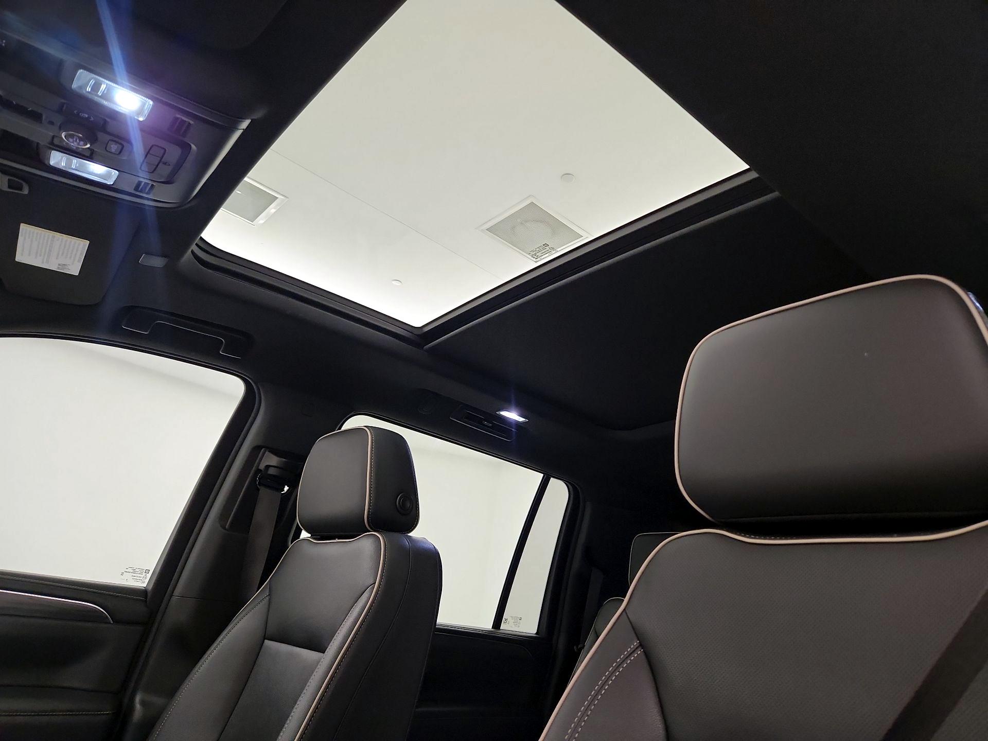 Thumbnail: 2023 GMC Yukon XL - 19