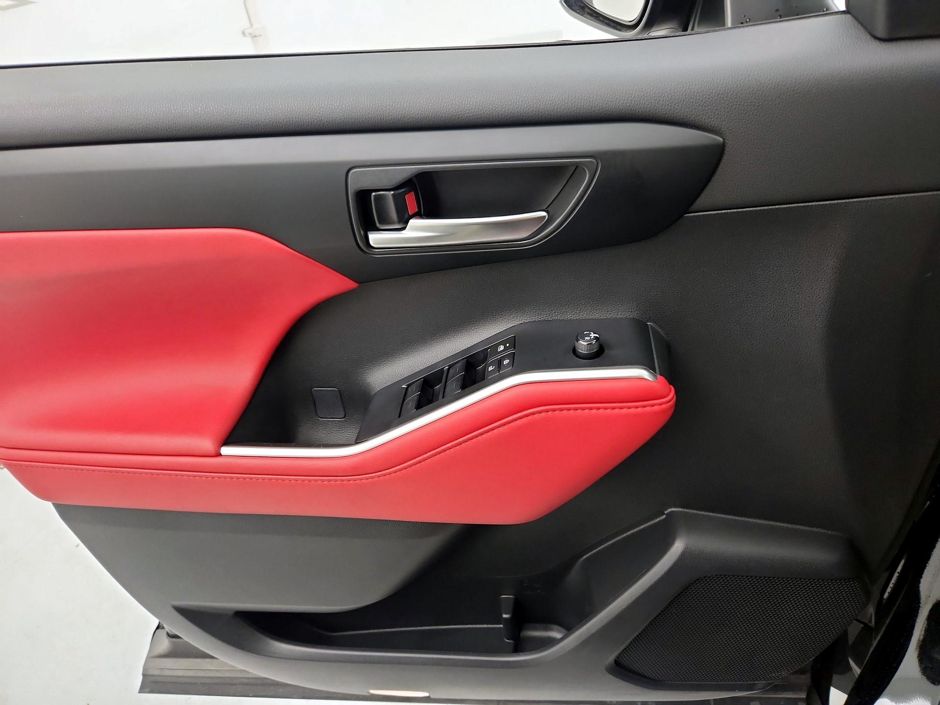 Thumbnail: 2024 Toyota Highlander - 12