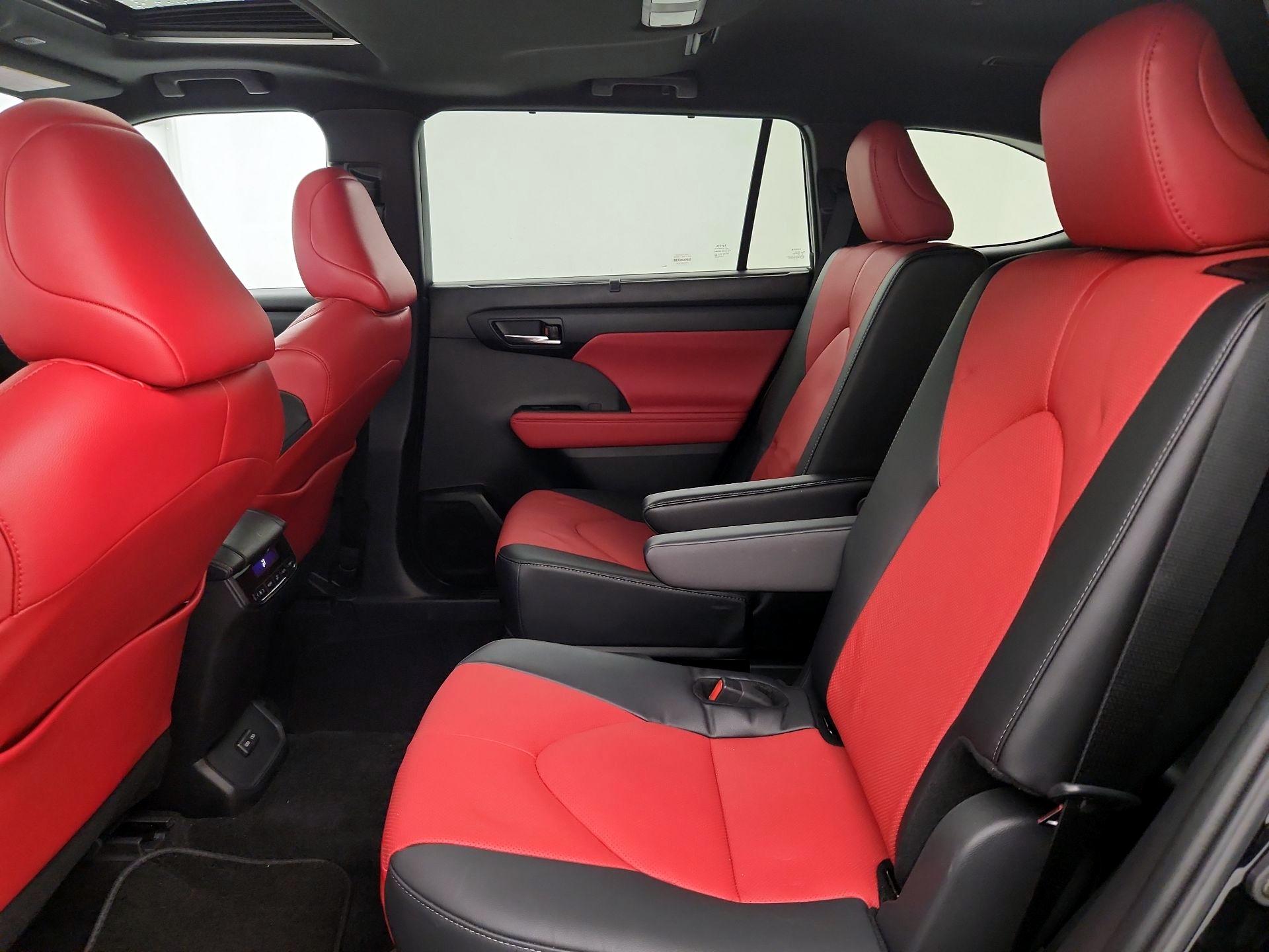 Thumbnail: 2024 Toyota Highlander - 20