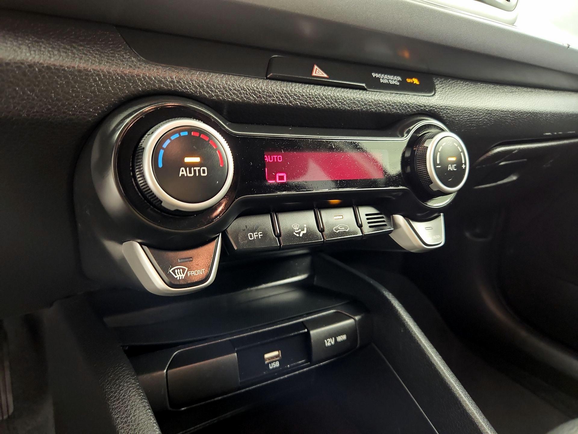 Thumbnail: 2023 Kia Rio - 16