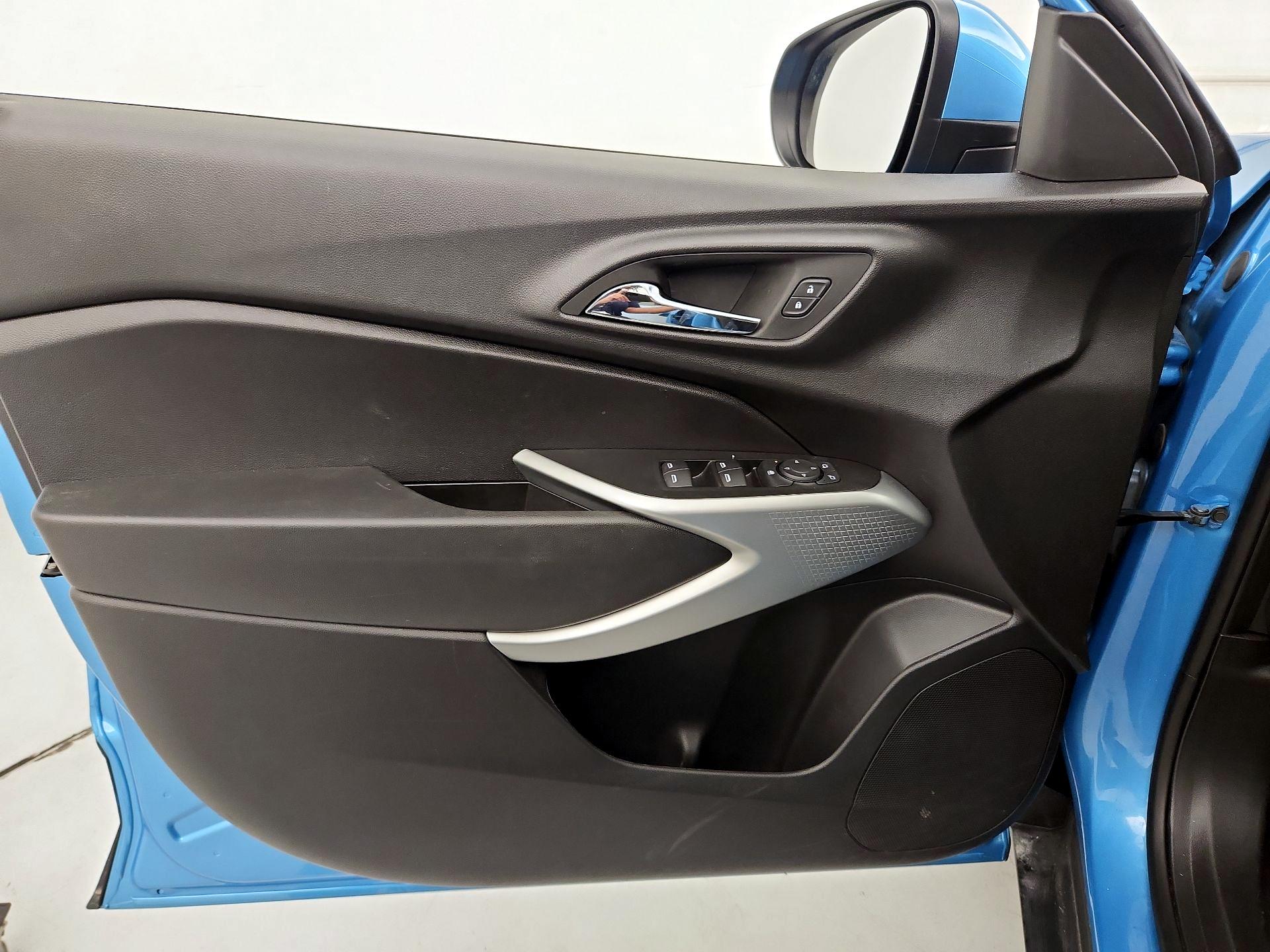 Thumbnail: 2025 Chevrolet Trax - 12