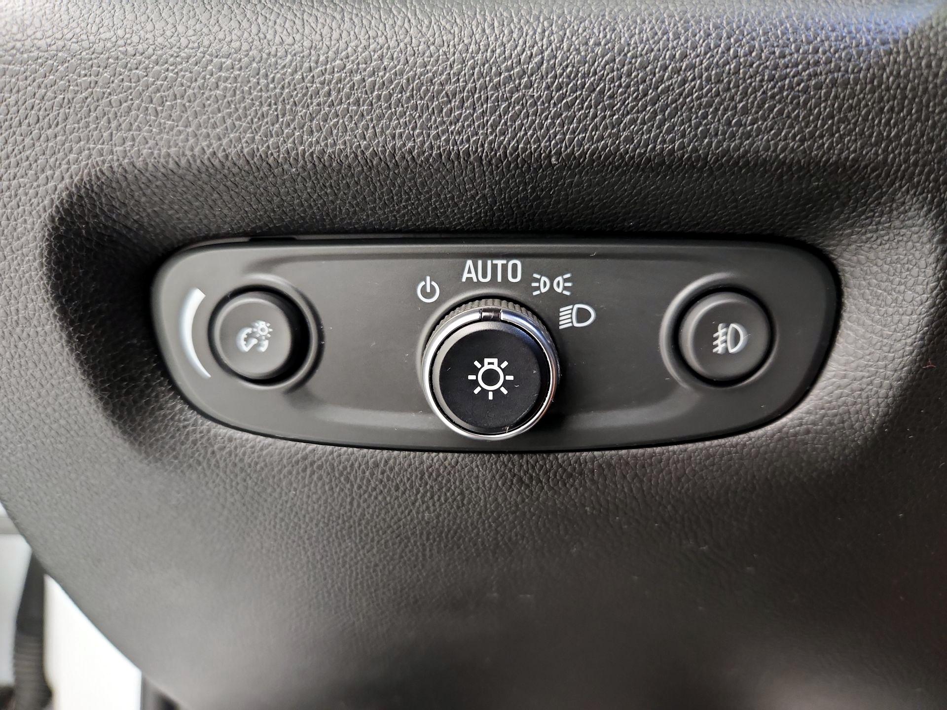 Thumbnail: 2020 Chevrolet Traverse - 13